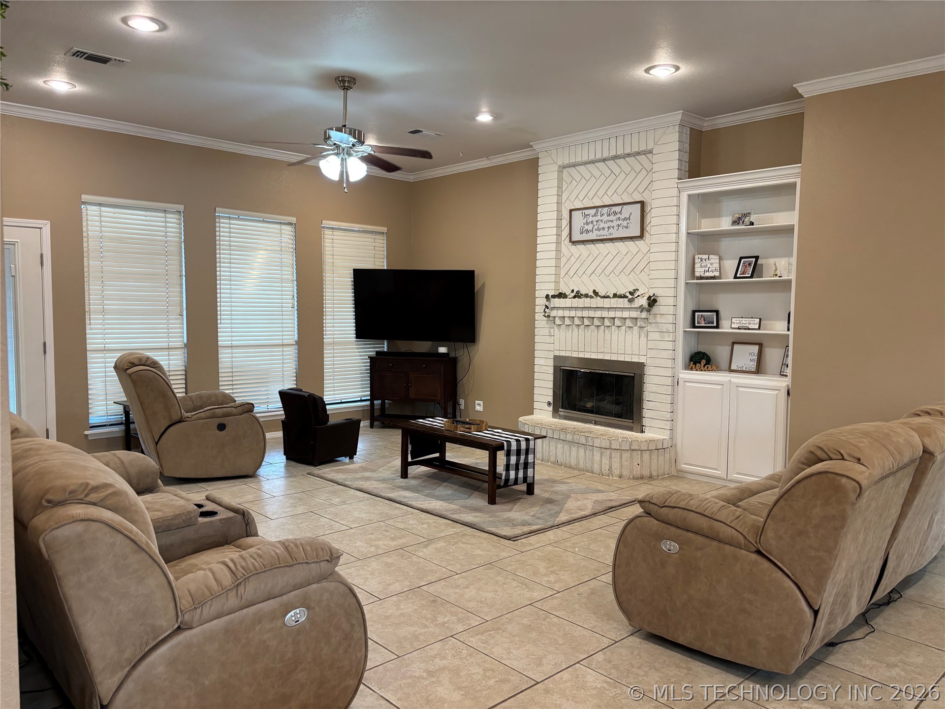 1701 Southern Hills Property Photo 4