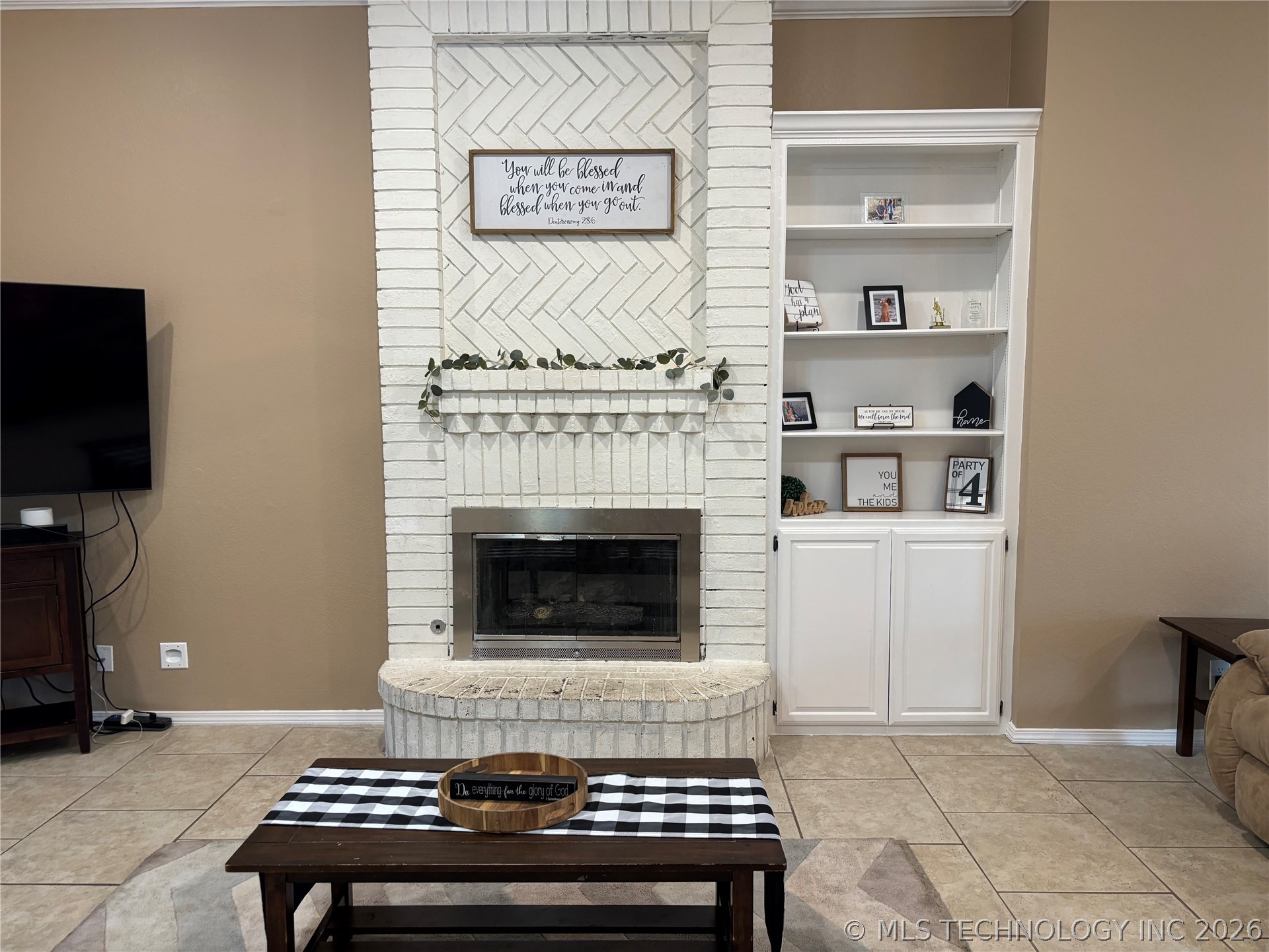 1701 Southern Hills Property Photo 5