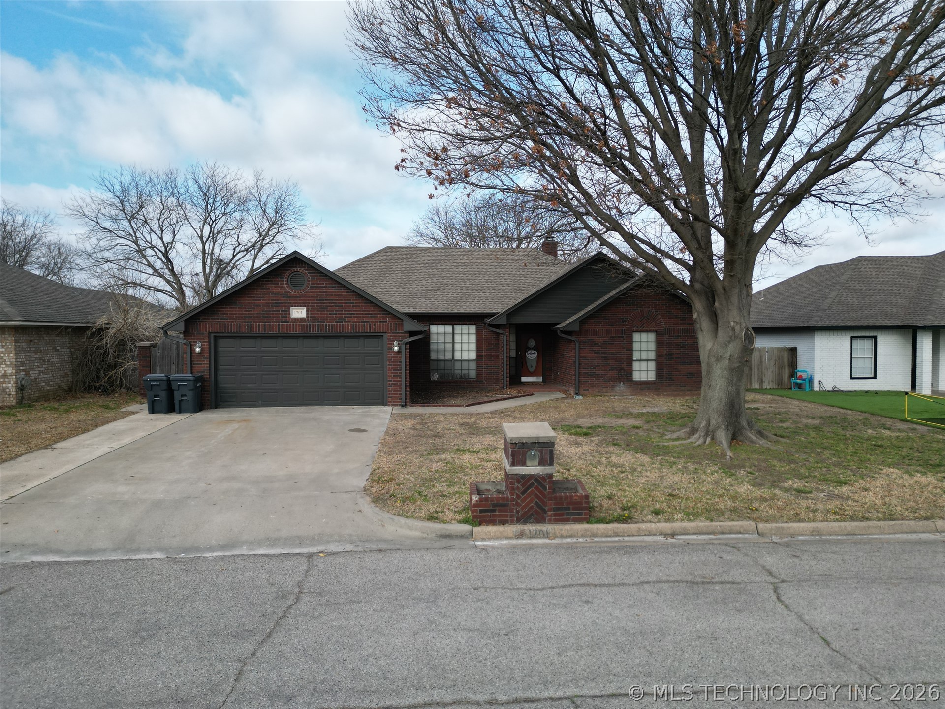 1701 Southern Hills Property Photo 37