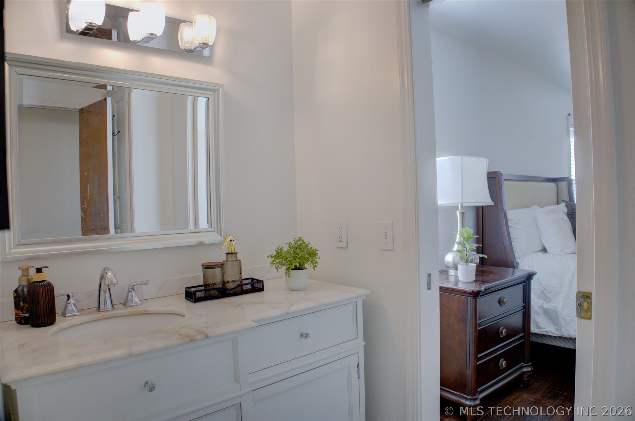 4672 S Norwood Avenue Property Photo 10