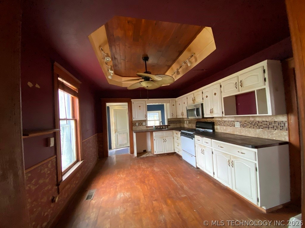4 E Sw Property Photo 7