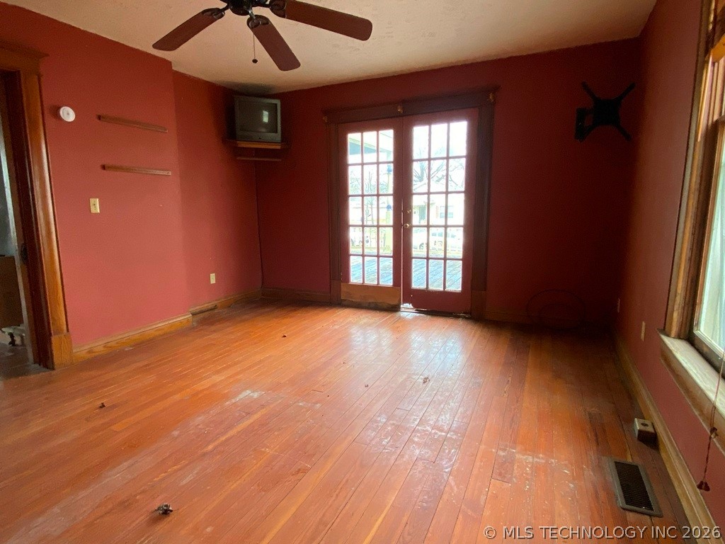 4 E Sw Property Photo 23