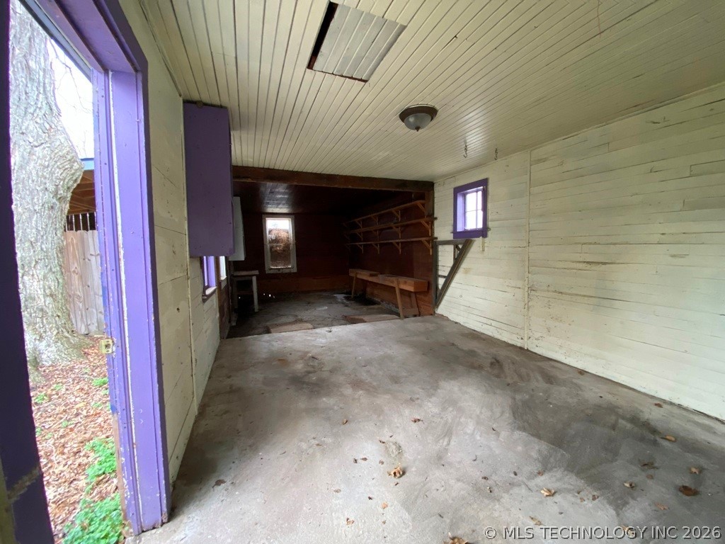 4 E Sw Property Photo 28