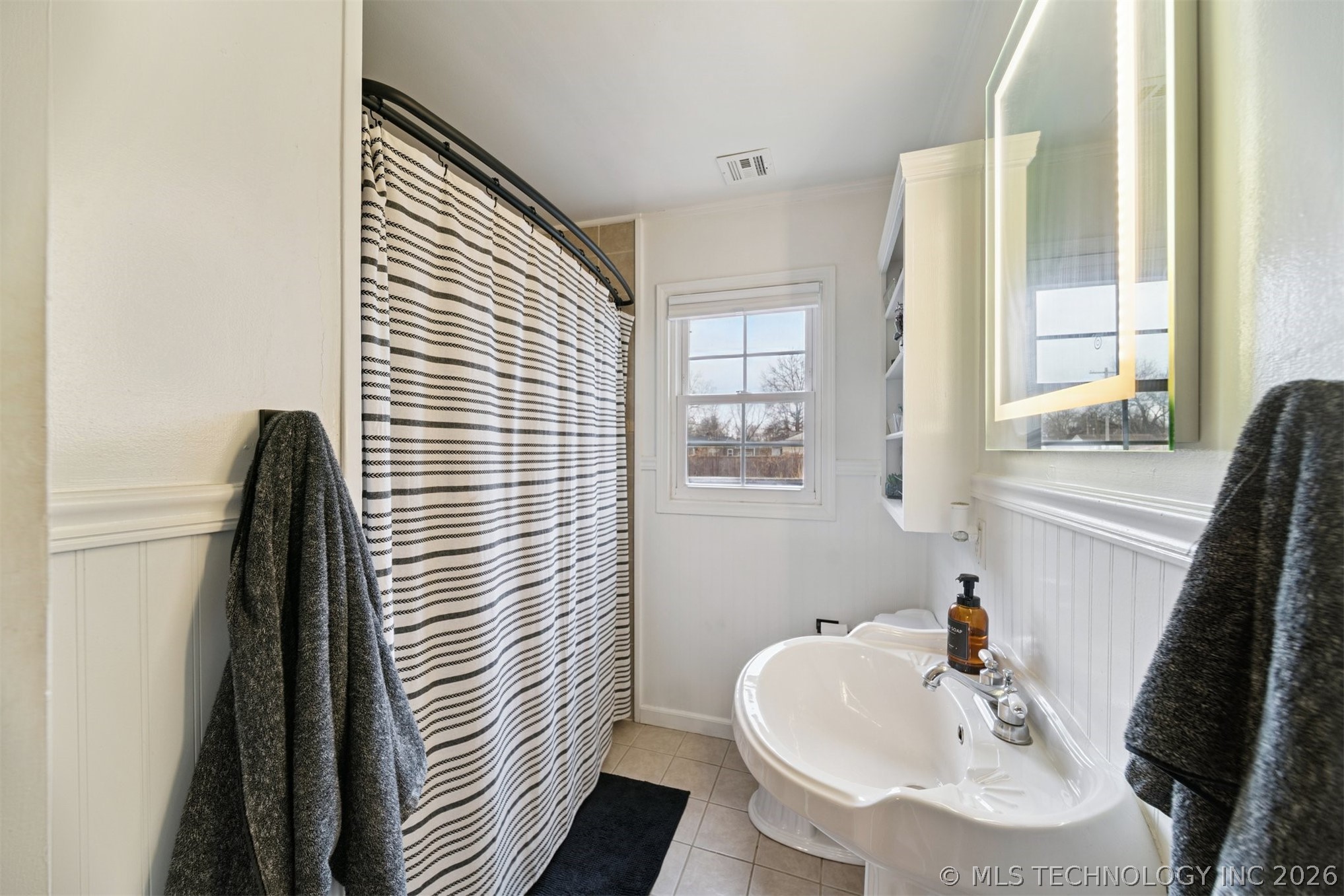 4243 Riverside Drive Property Photo 10