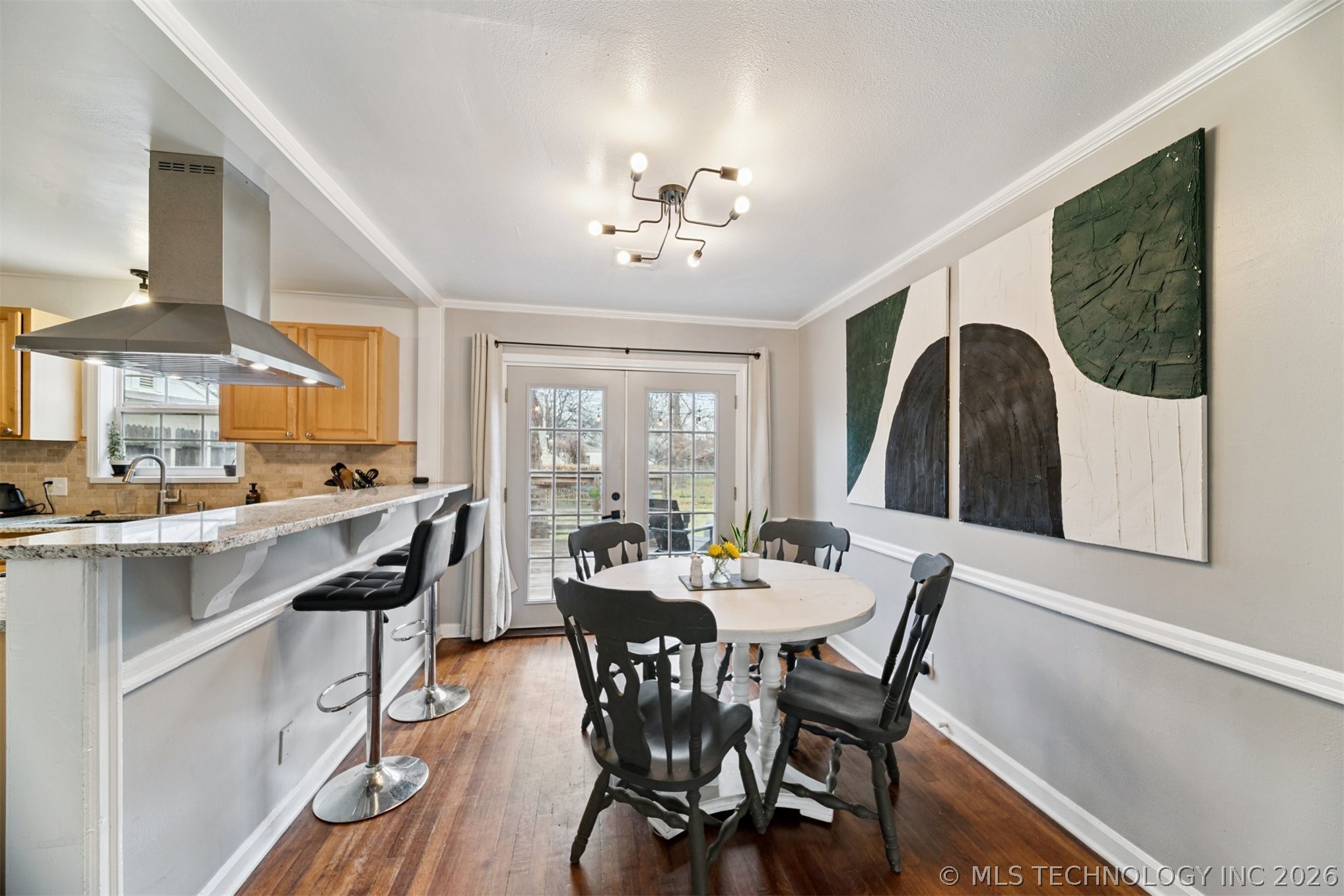 4243 Riverside Drive Property Photo 13