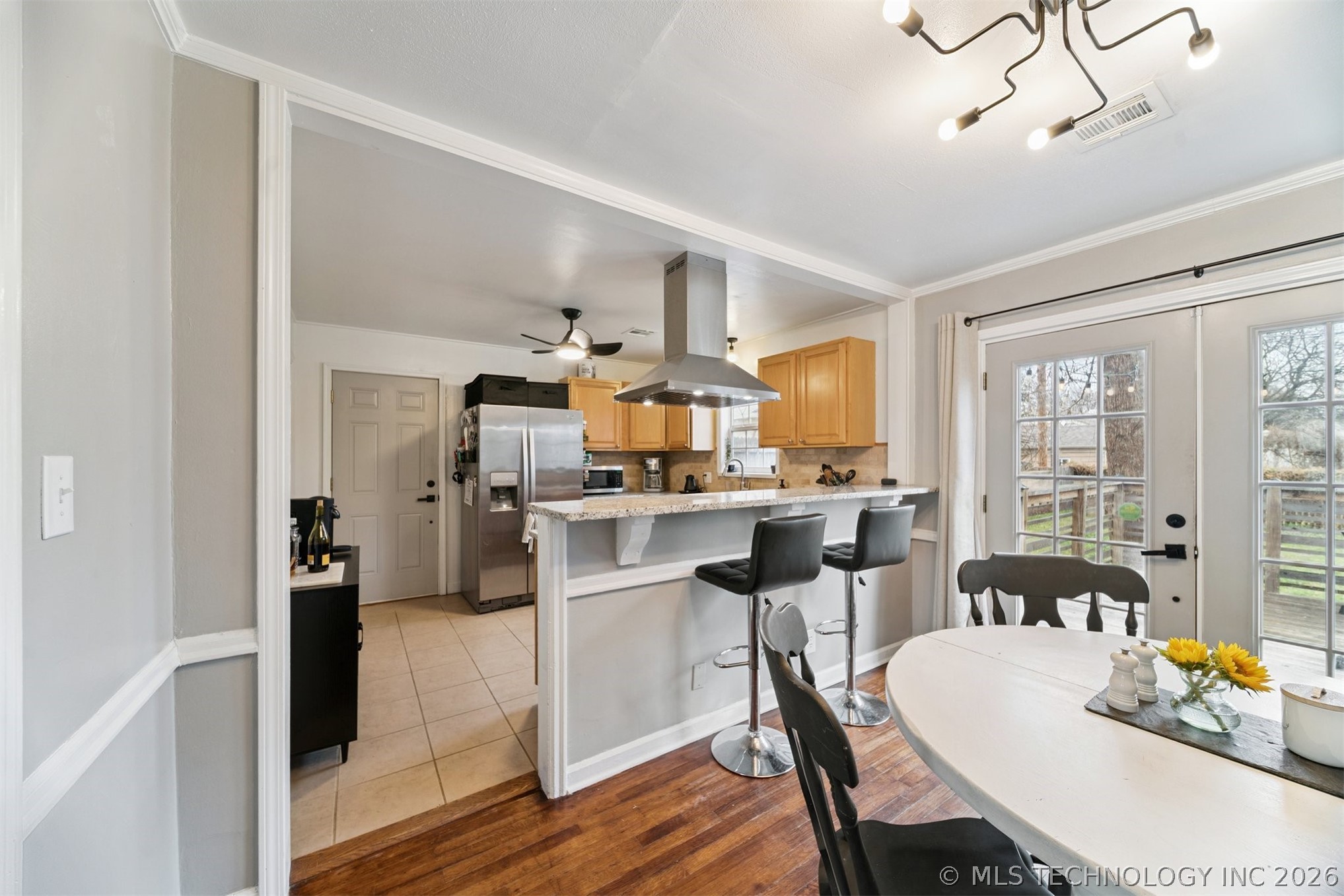 4243 Riverside Drive Property Photo 14