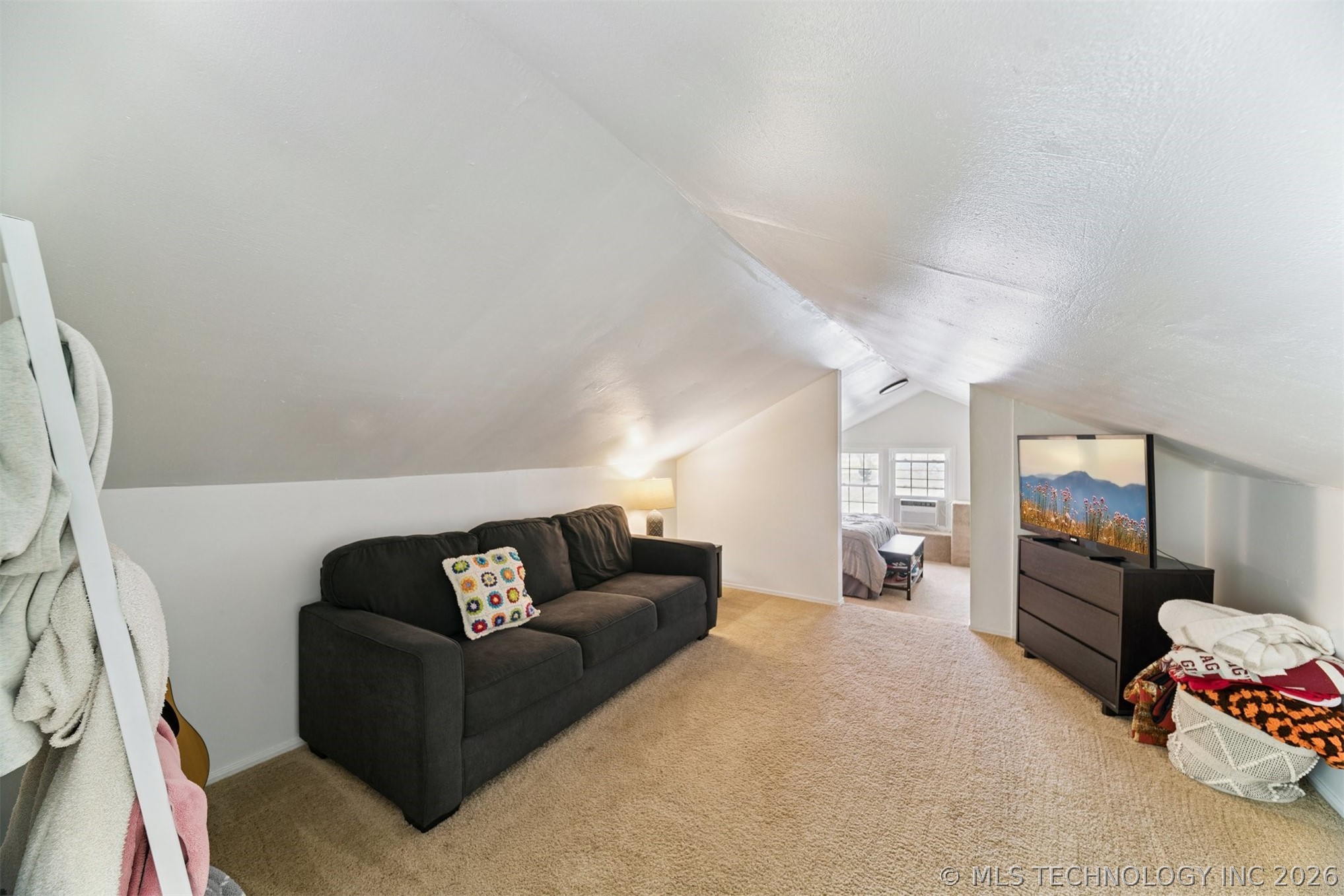 4243 Riverside Drive Property Photo 18