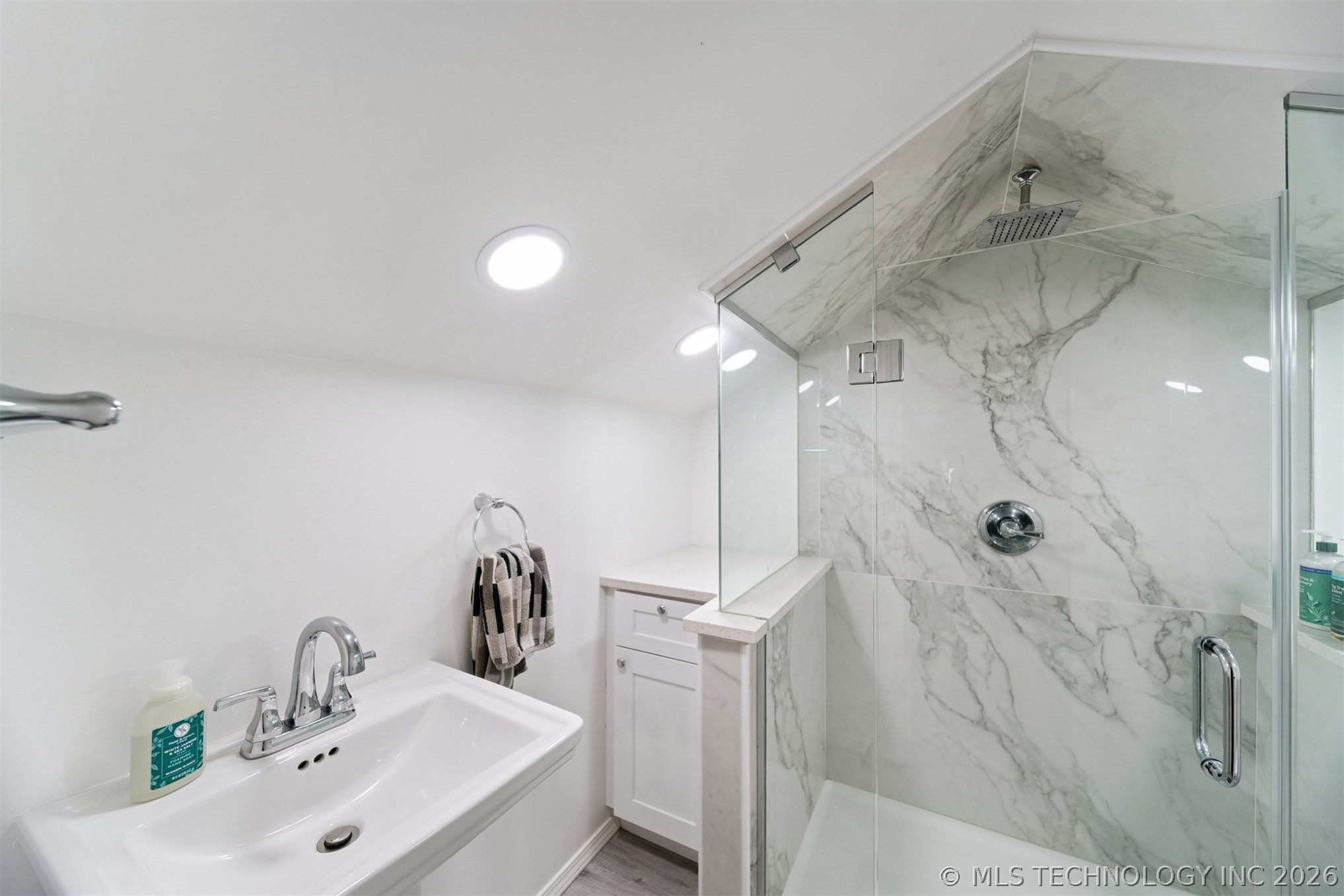 4243 Riverside Drive Property Photo 20
