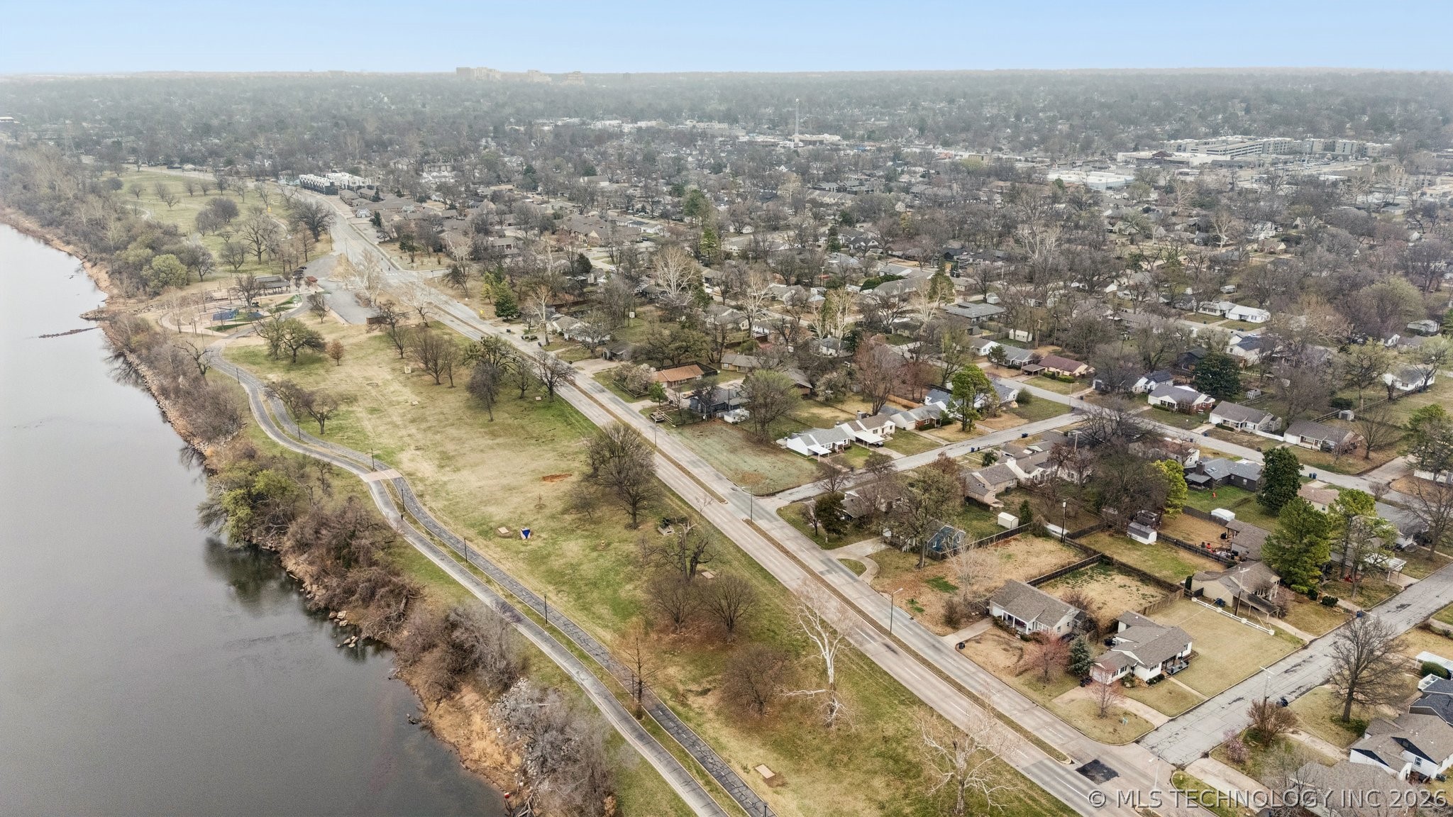 4243 Riverside Drive Property Photo 32
