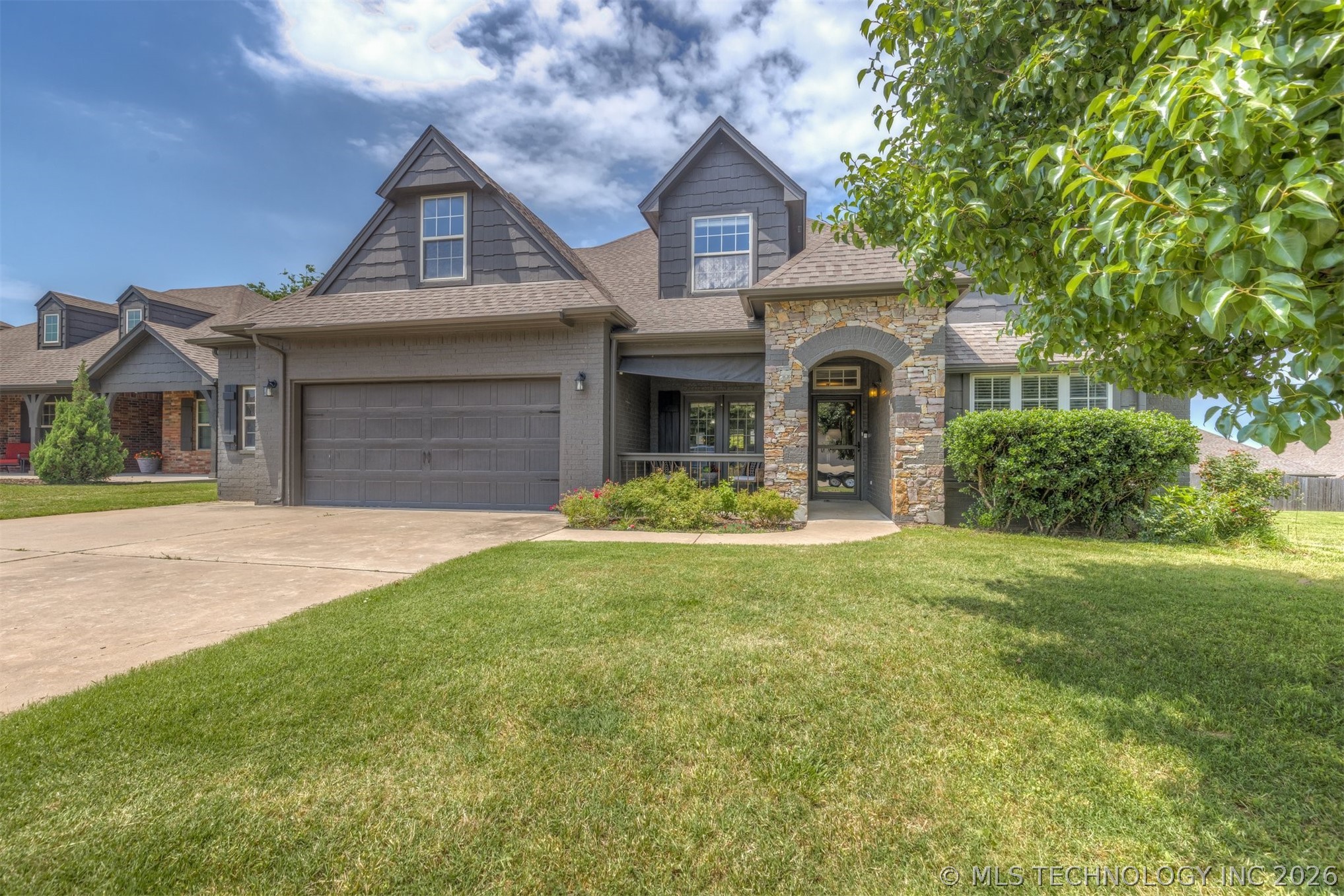 14550 S Urbana Court Property Photo 1