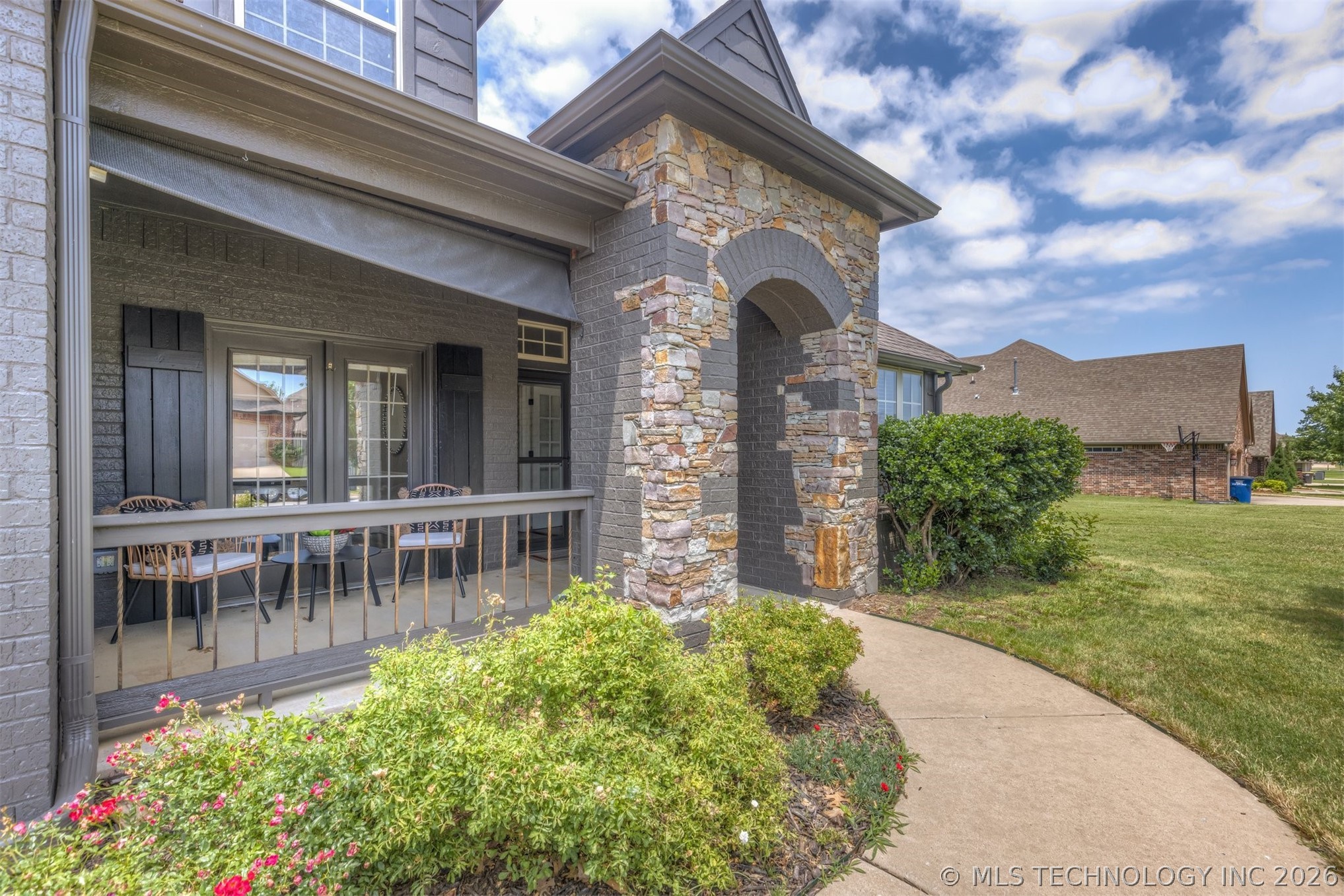 14550 S Urbana Court Property Photo 2