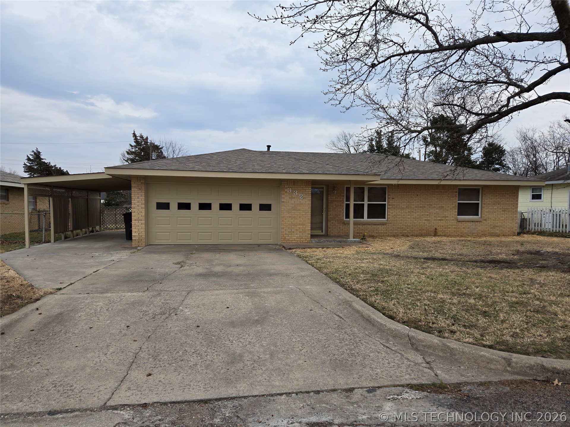 332 Ne Meadowlark Avenue Property Photo 1
