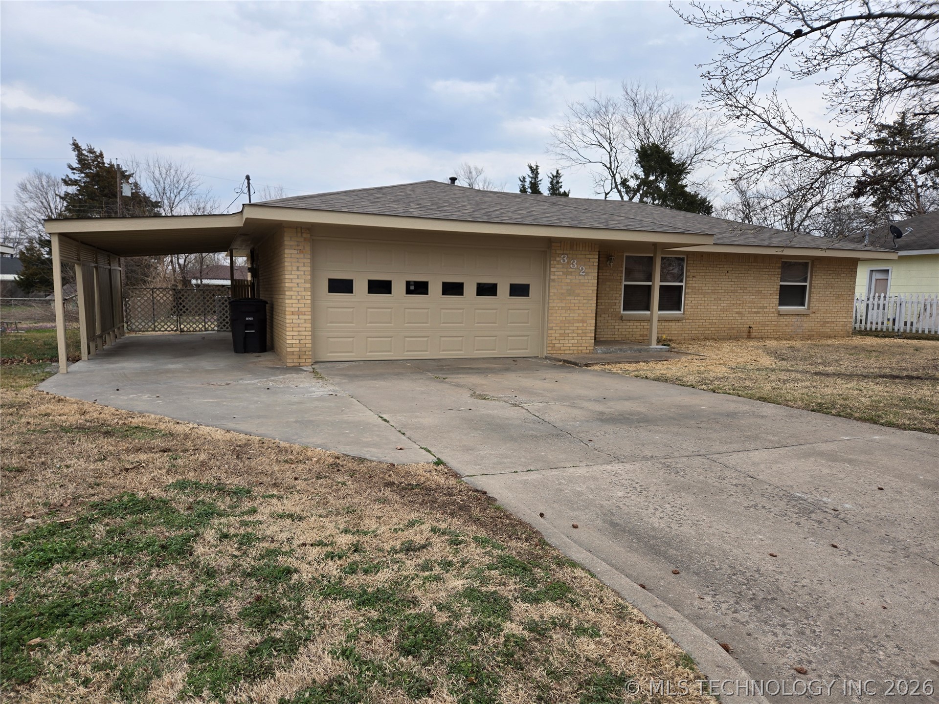 332 Ne Meadowlark Avenue Property Photo 2