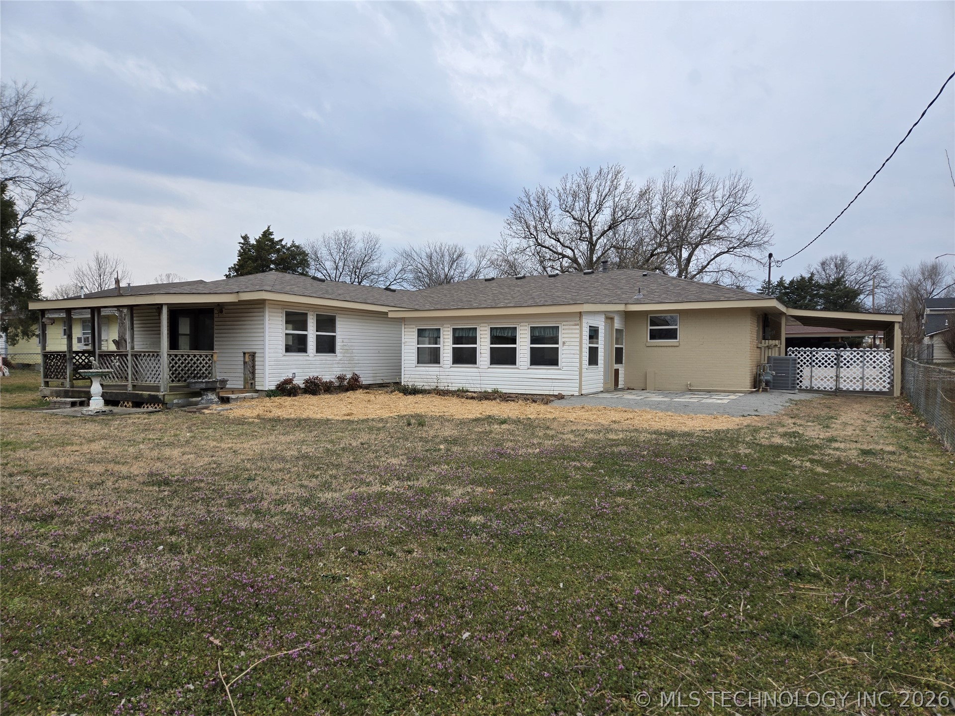 332 Ne Meadowlark Avenue Property Photo 3