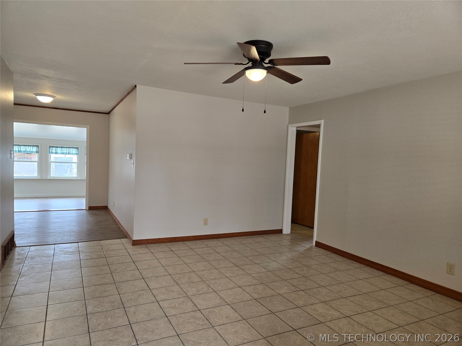 332 Ne Meadowlark Avenue Property Photo 5
