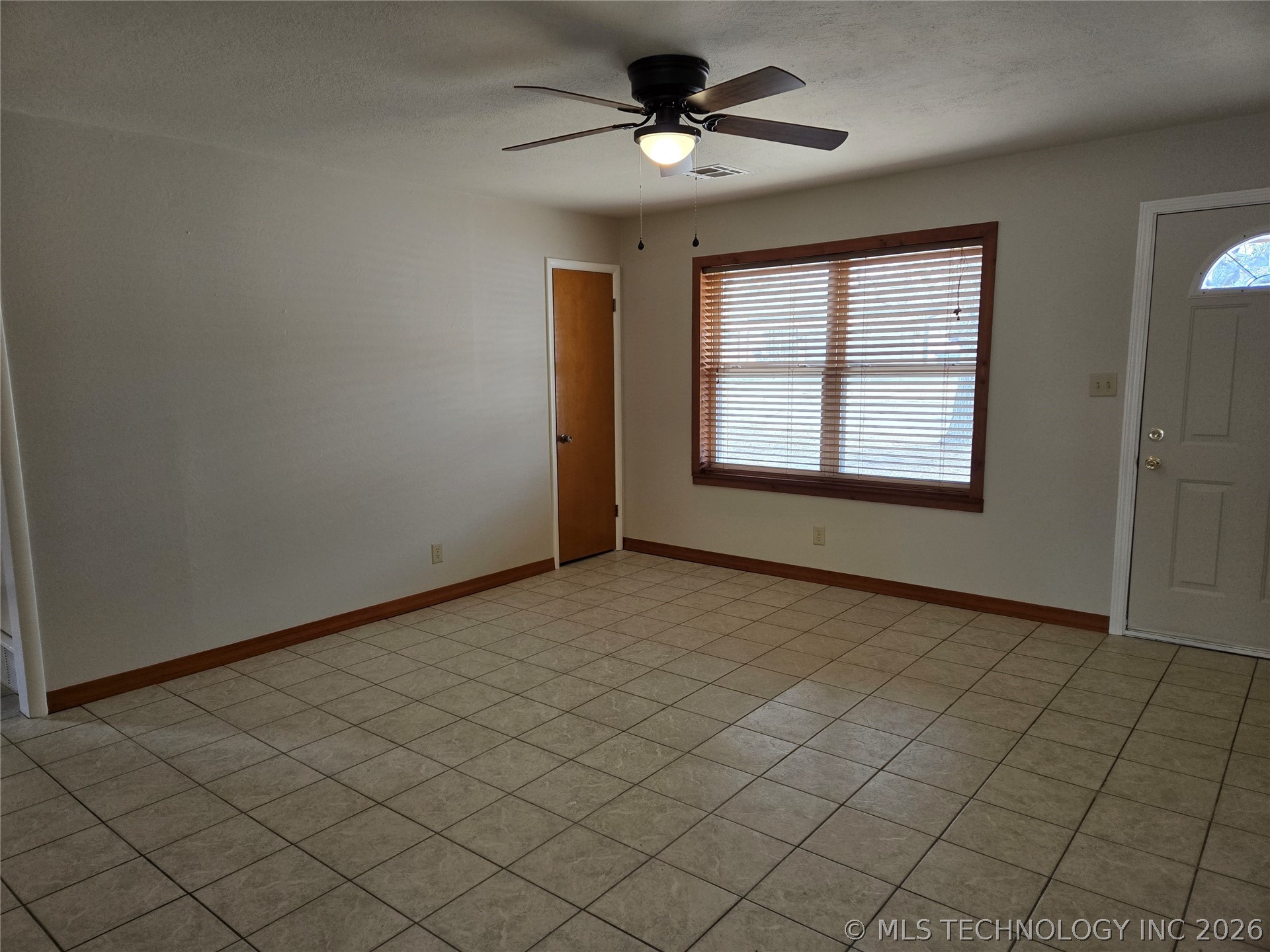 332 Ne Meadowlark Avenue Property Photo 6
