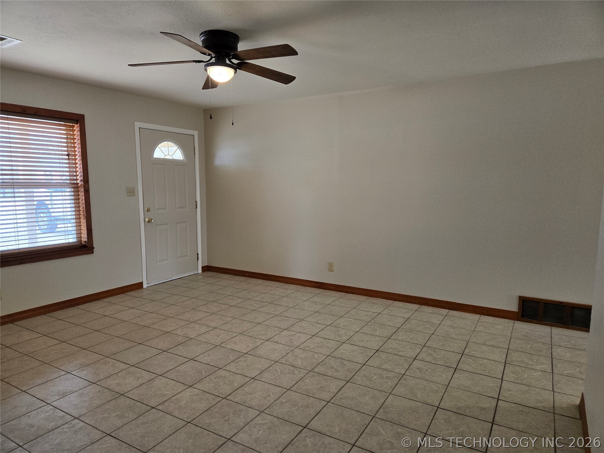 332 Ne Meadowlark Avenue Property Photo 8