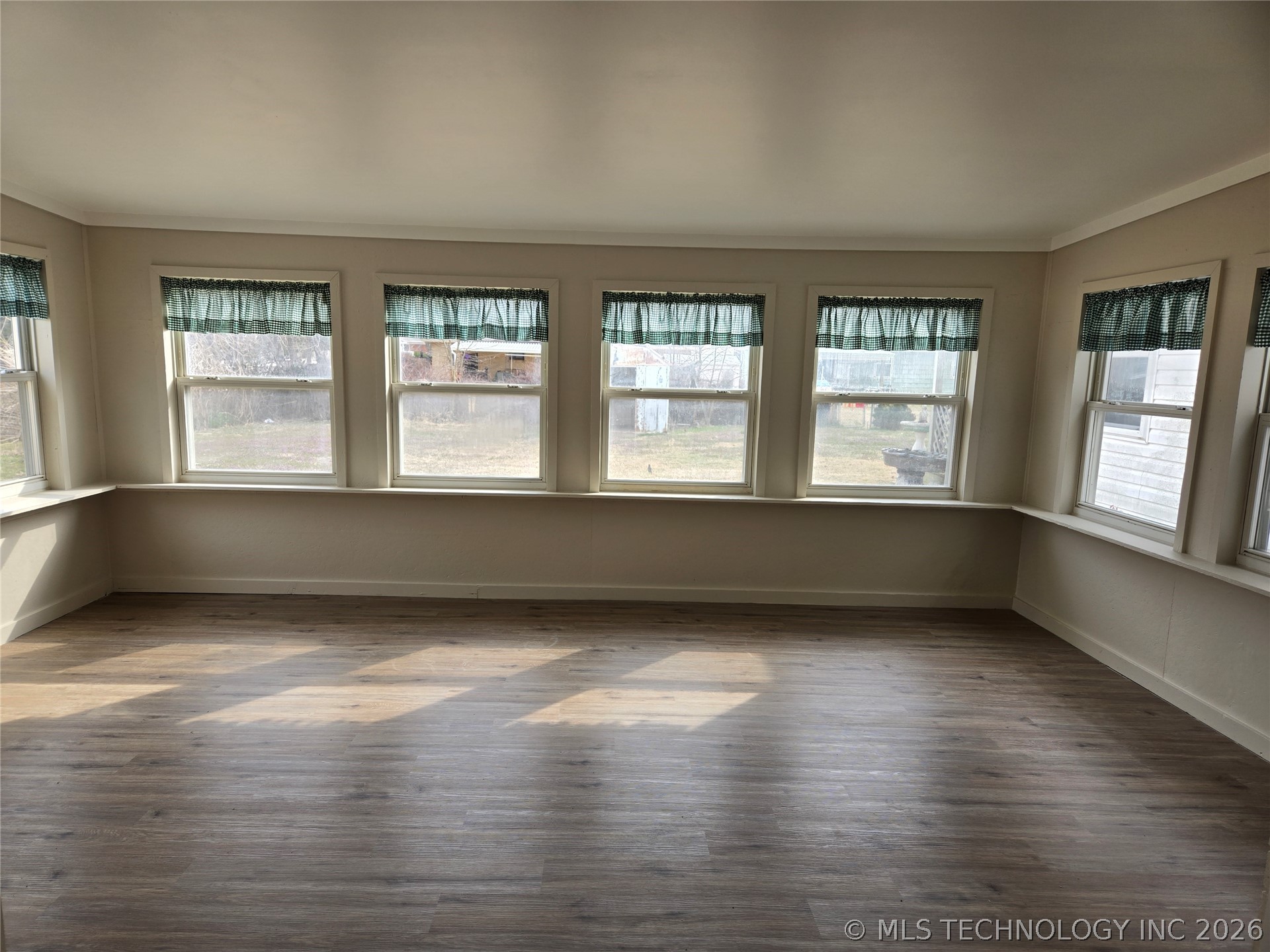 332 Ne Meadowlark Avenue Property Photo 14