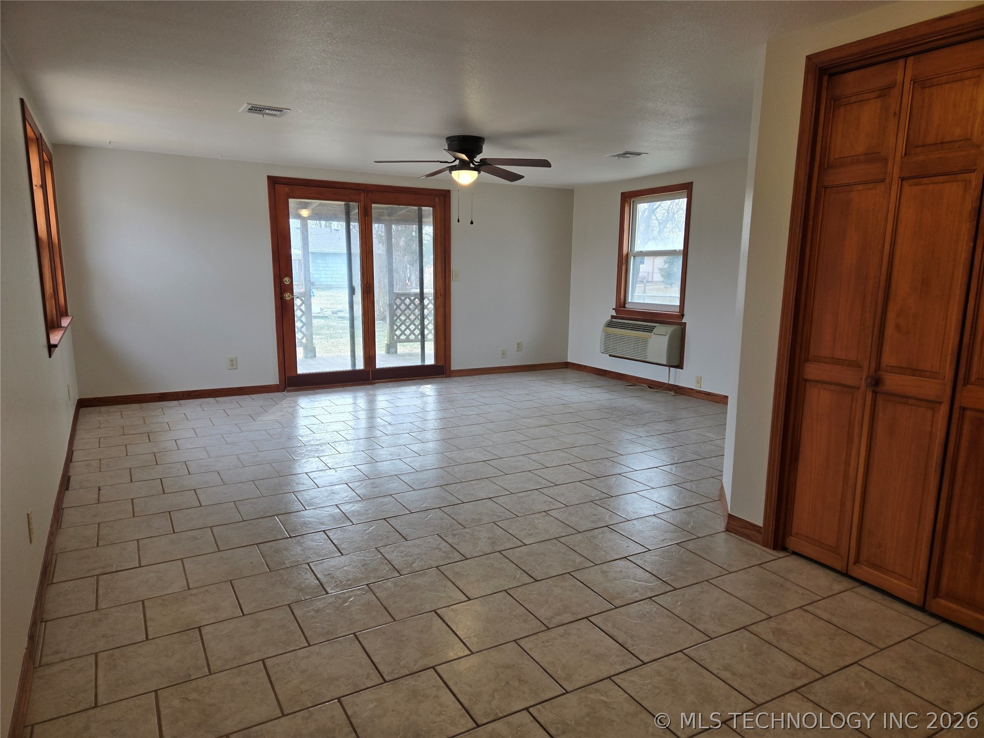 332 Ne Meadowlark Avenue Property Photo 17