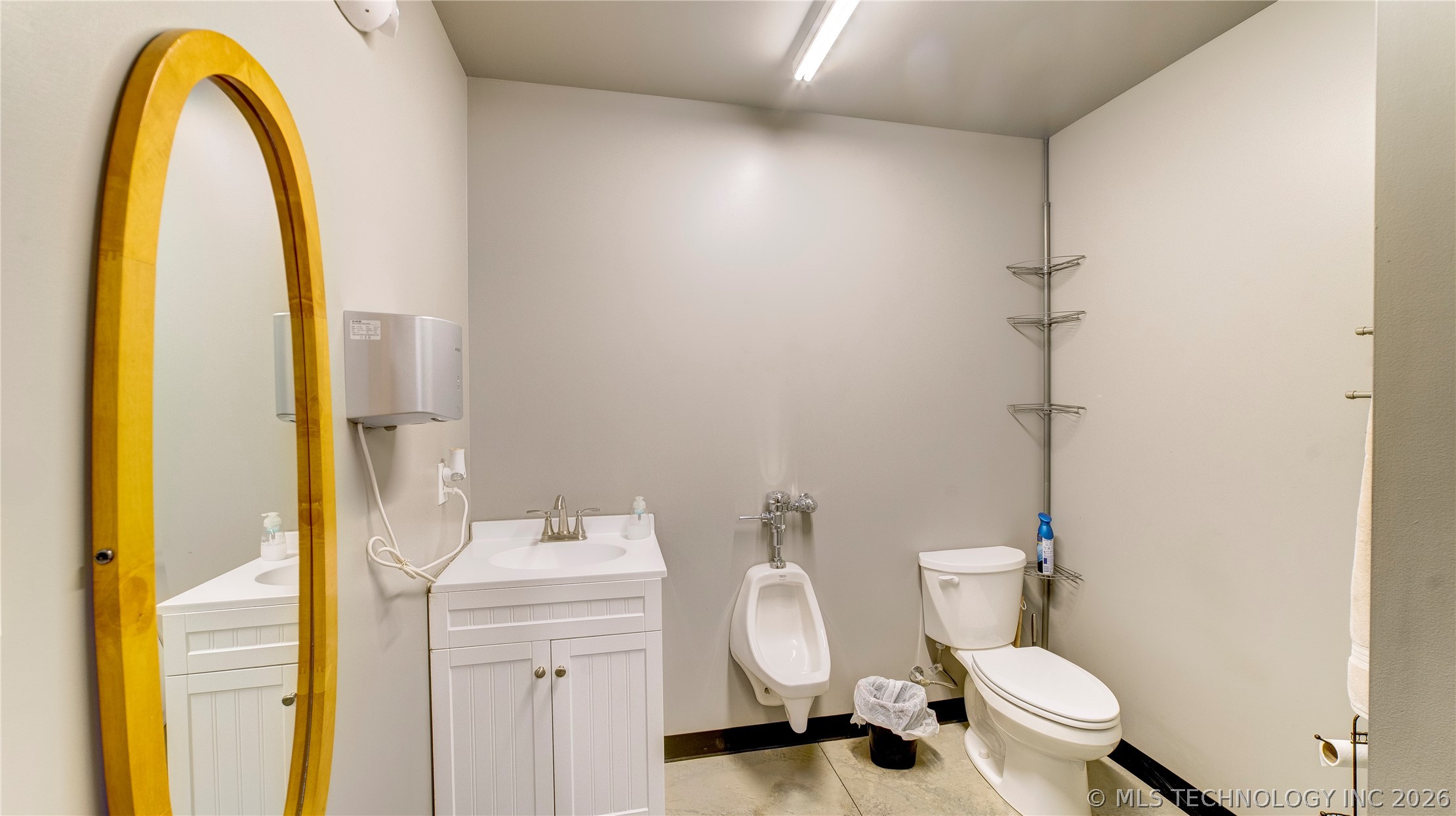 21300 S 4200 Road Property Photo 9