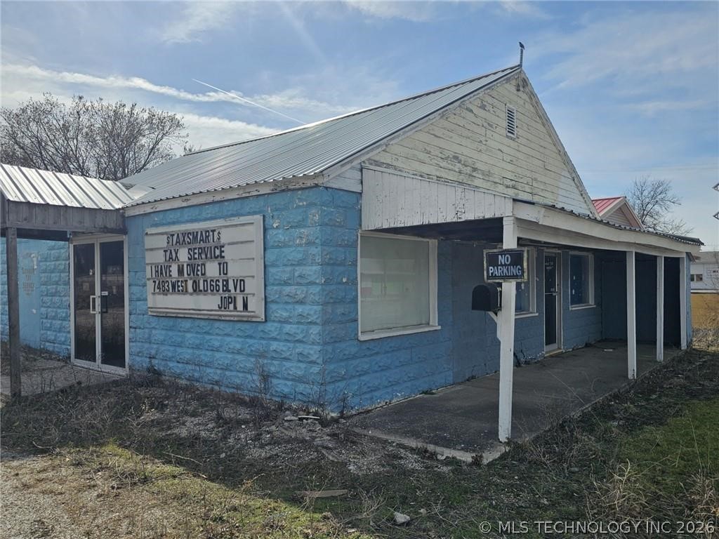 316 W 7th Street Property Photo 4