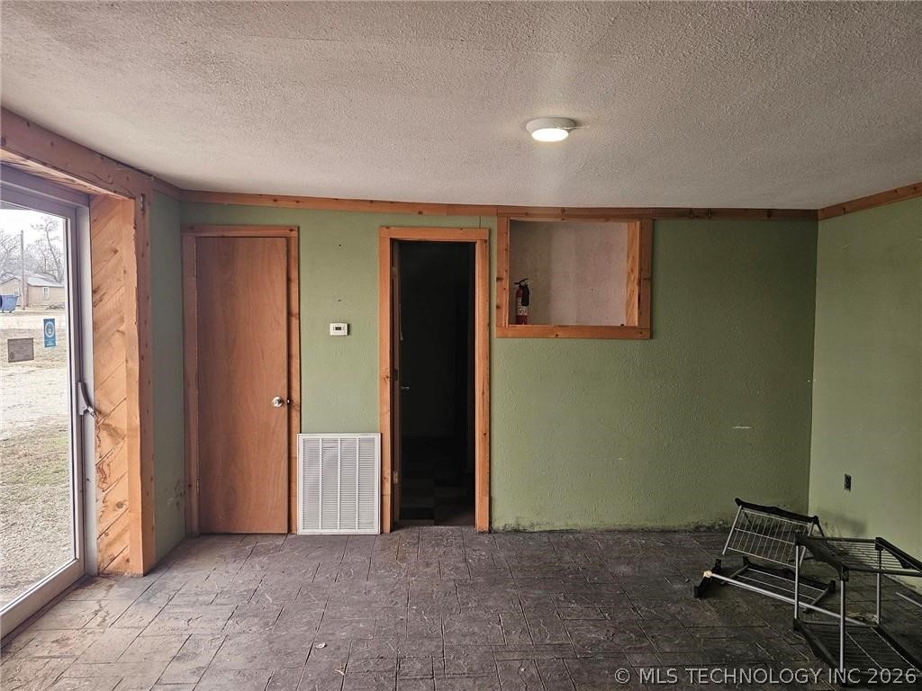 316 W 7th Street Property Photo 6