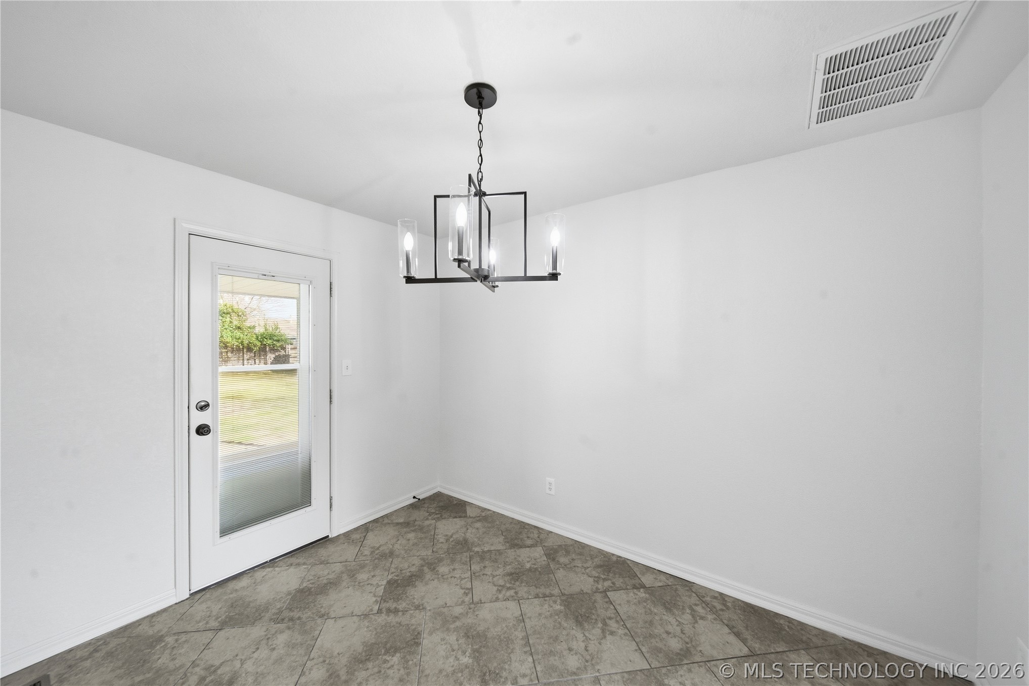 265 E Glenpool Boulevard Property Photo 8