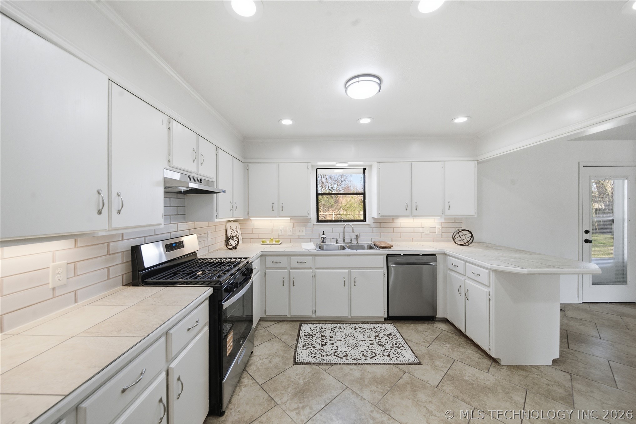 265 E Glenpool Boulevard Property Photo 9