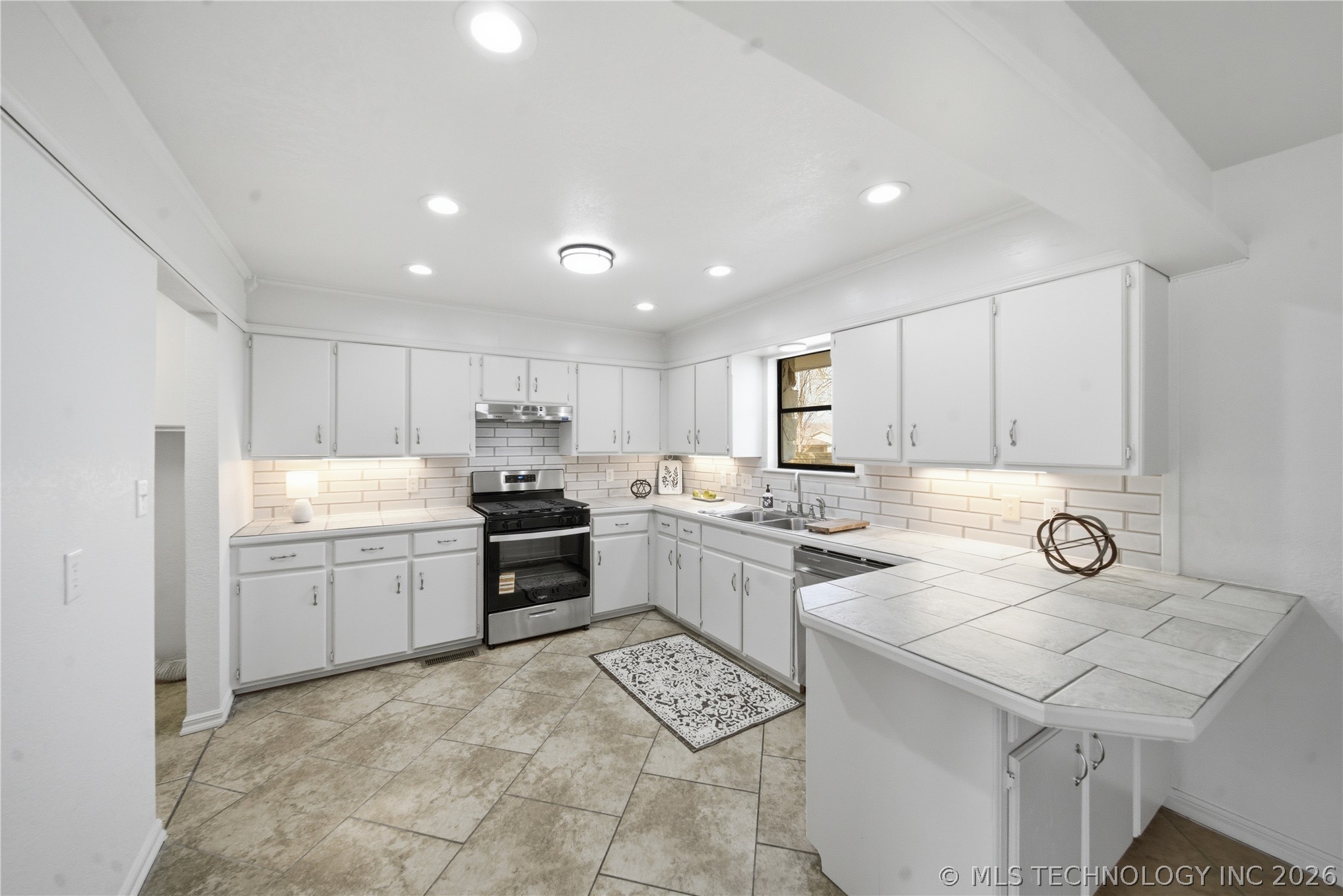 265 E Glenpool Boulevard Property Photo 10