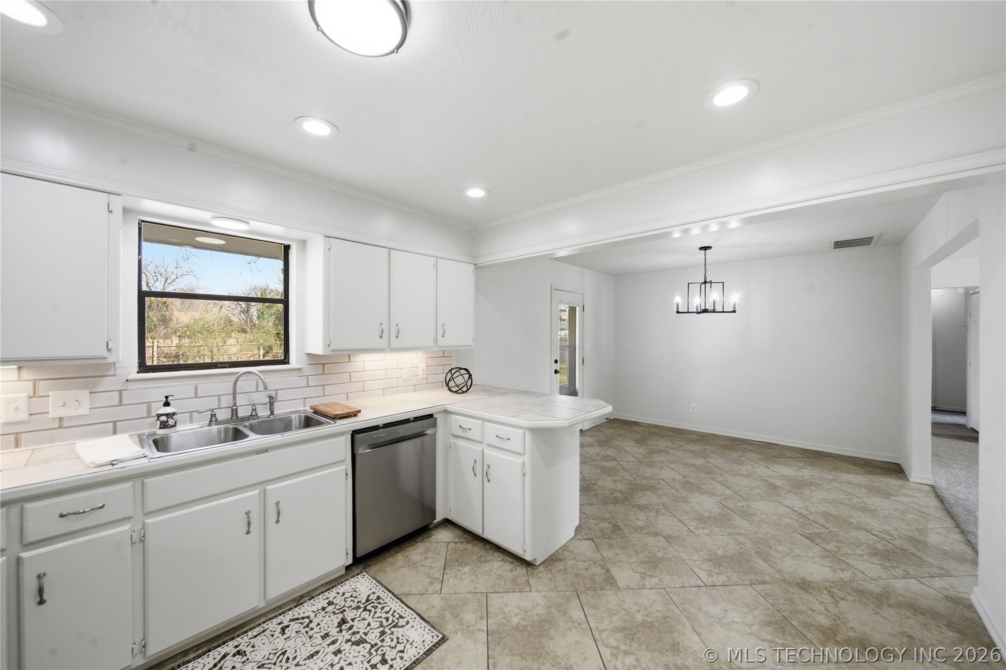 265 E Glenpool Boulevard Property Photo 11