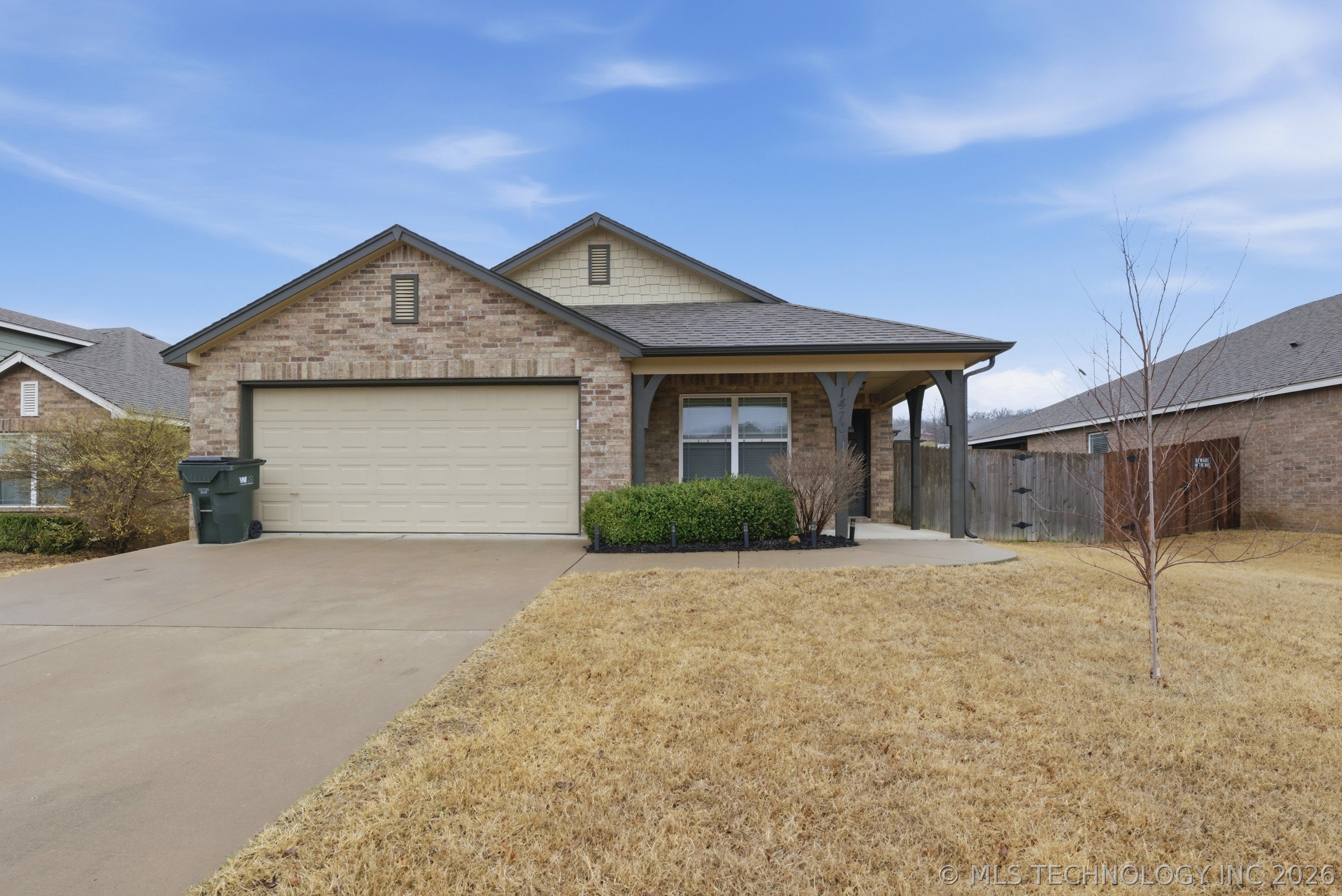 1470 W Burnham Avenue Property Photo 1