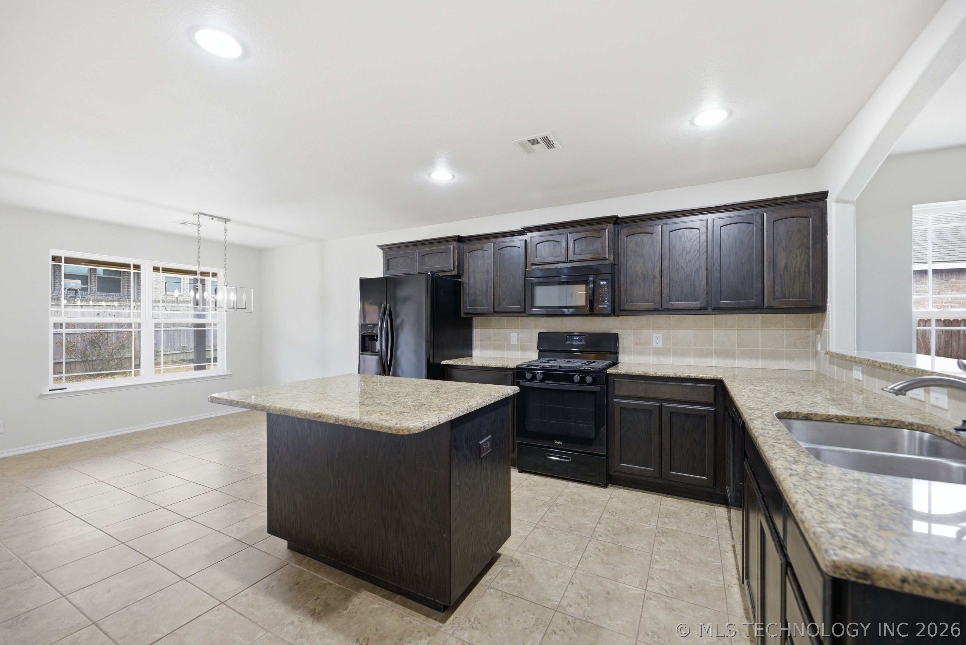 1470 W Burnham Avenue Property Photo 8