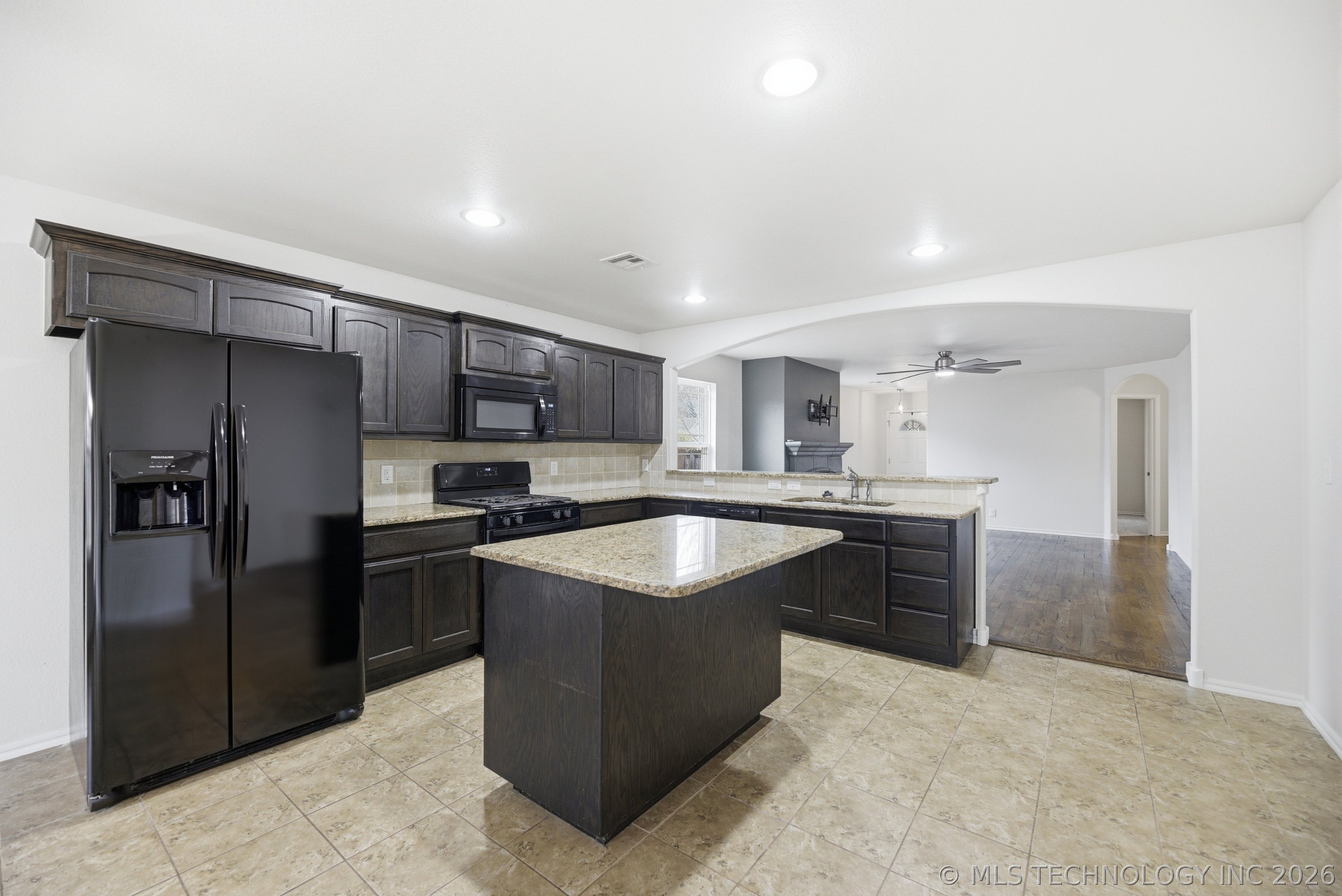 1470 W Burnham Avenue Property Photo 9