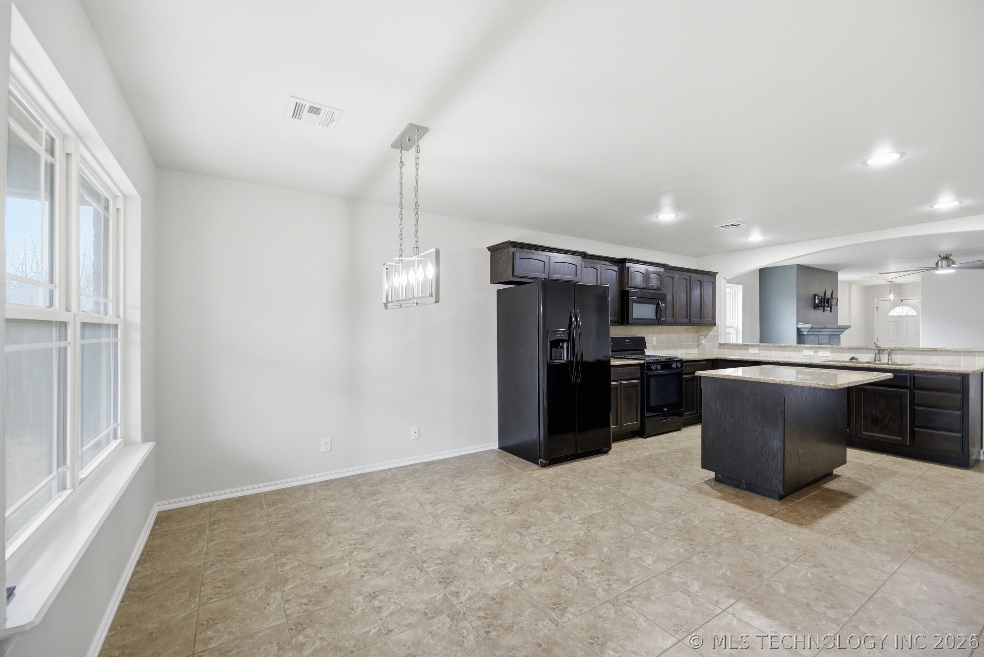 1470 W Burnham Avenue Property Photo 11