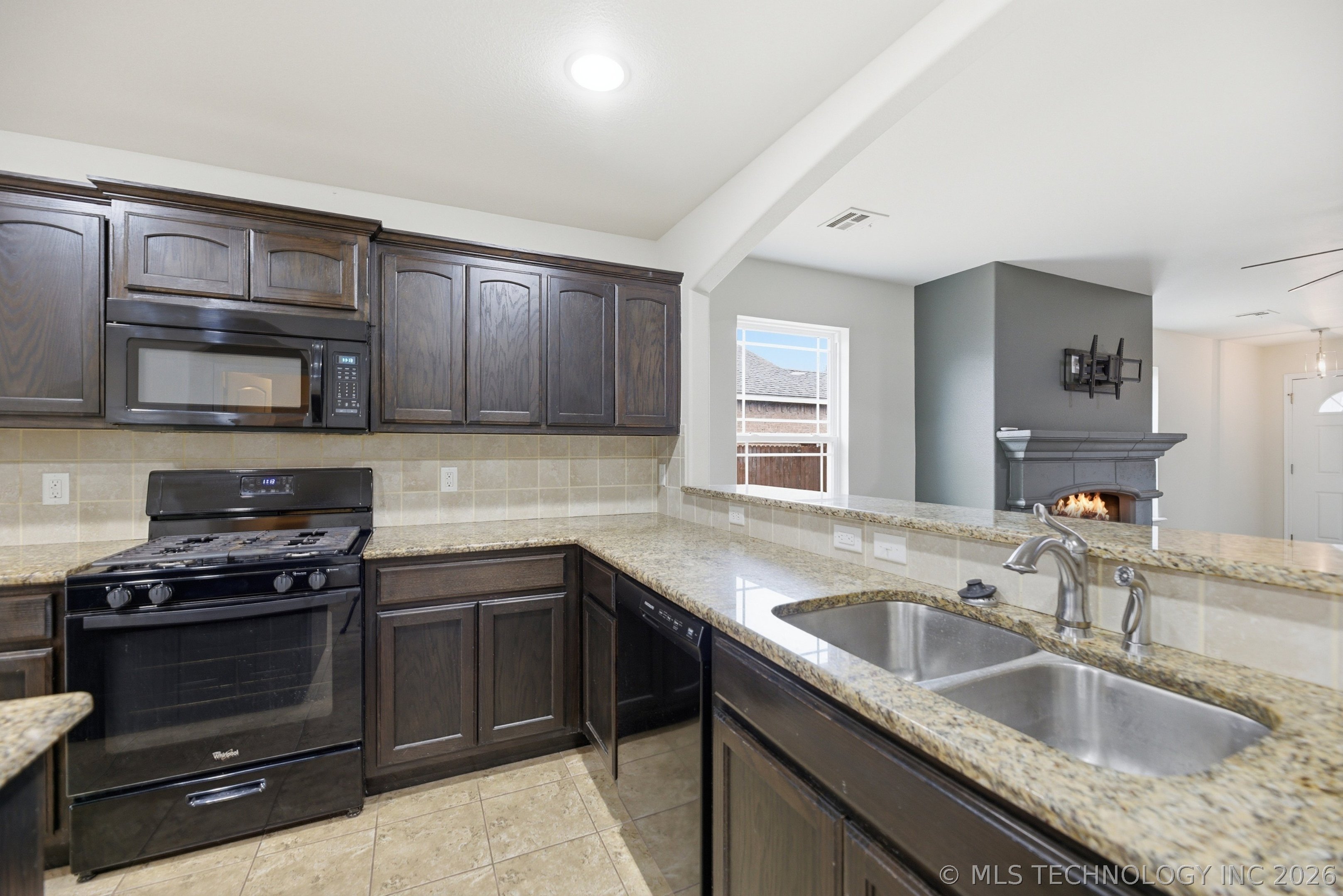 1470 W Burnham Avenue Property Photo 12