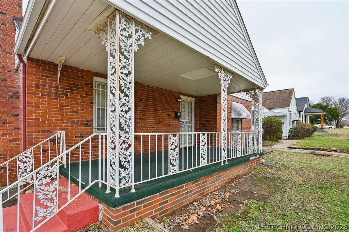 1611 N Boston Place Property Photo 3