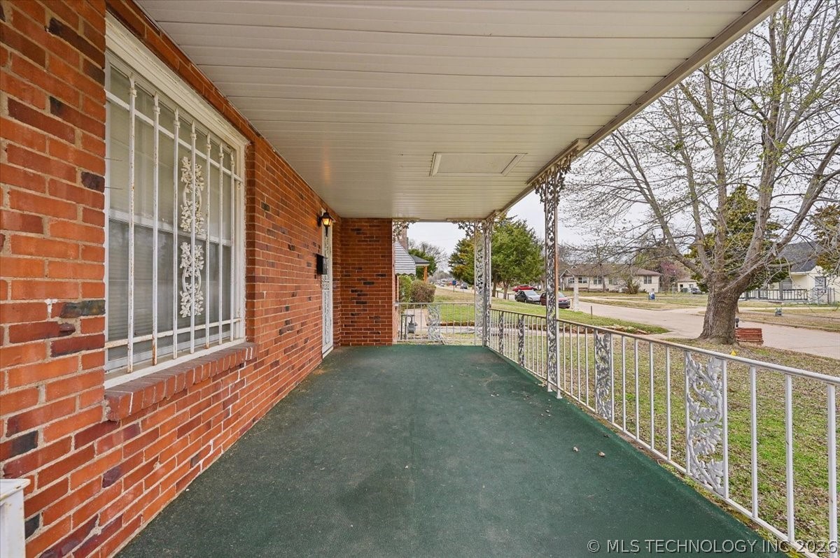 1611 N Boston Place Property Photo 4
