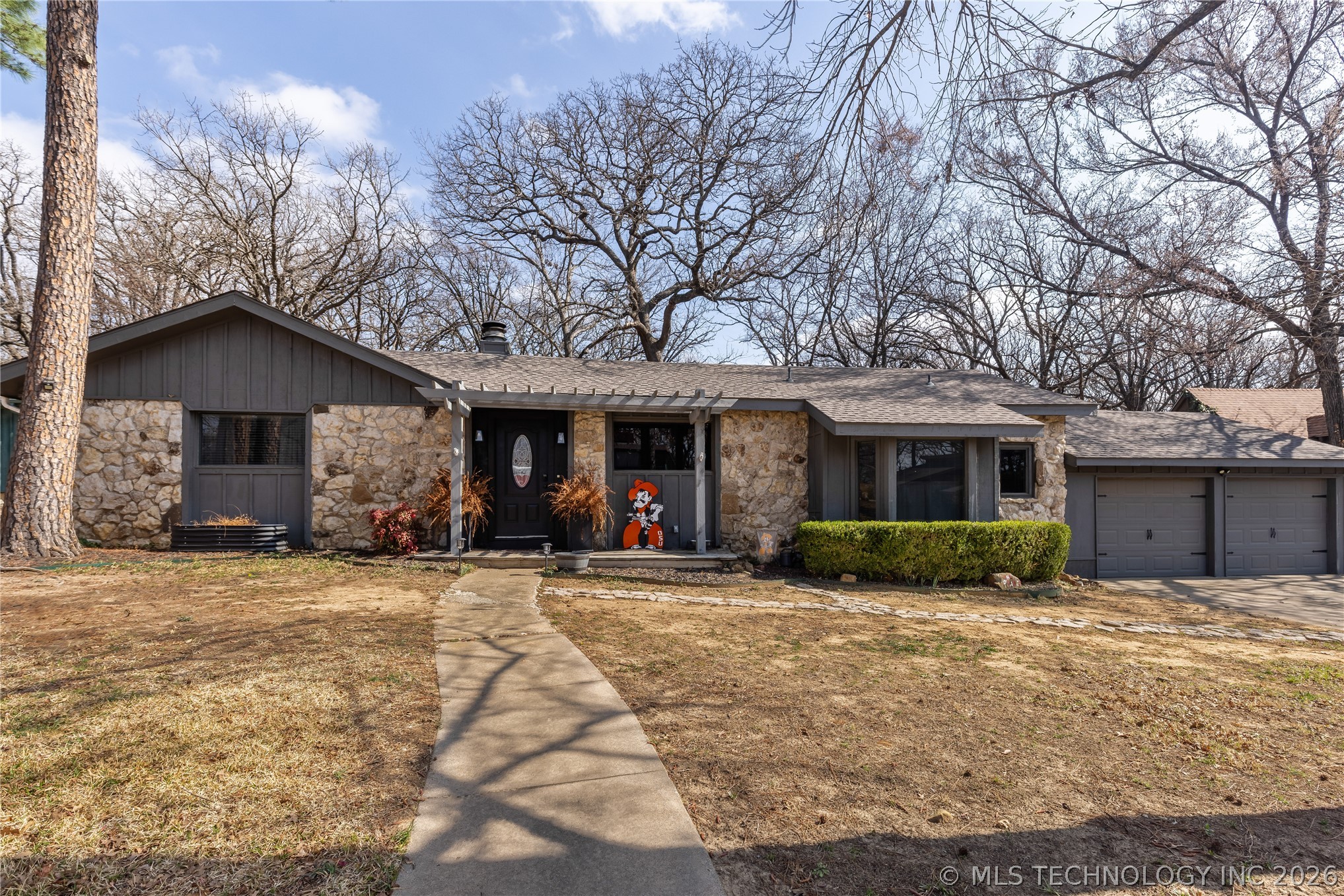 1404 Oakridge Property Photo 2