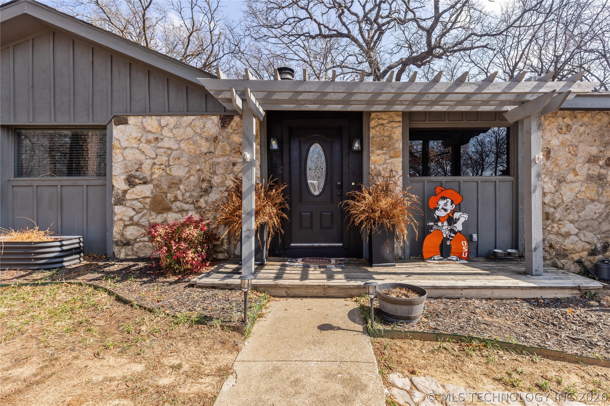 1404 Oakridge Property Photo 4