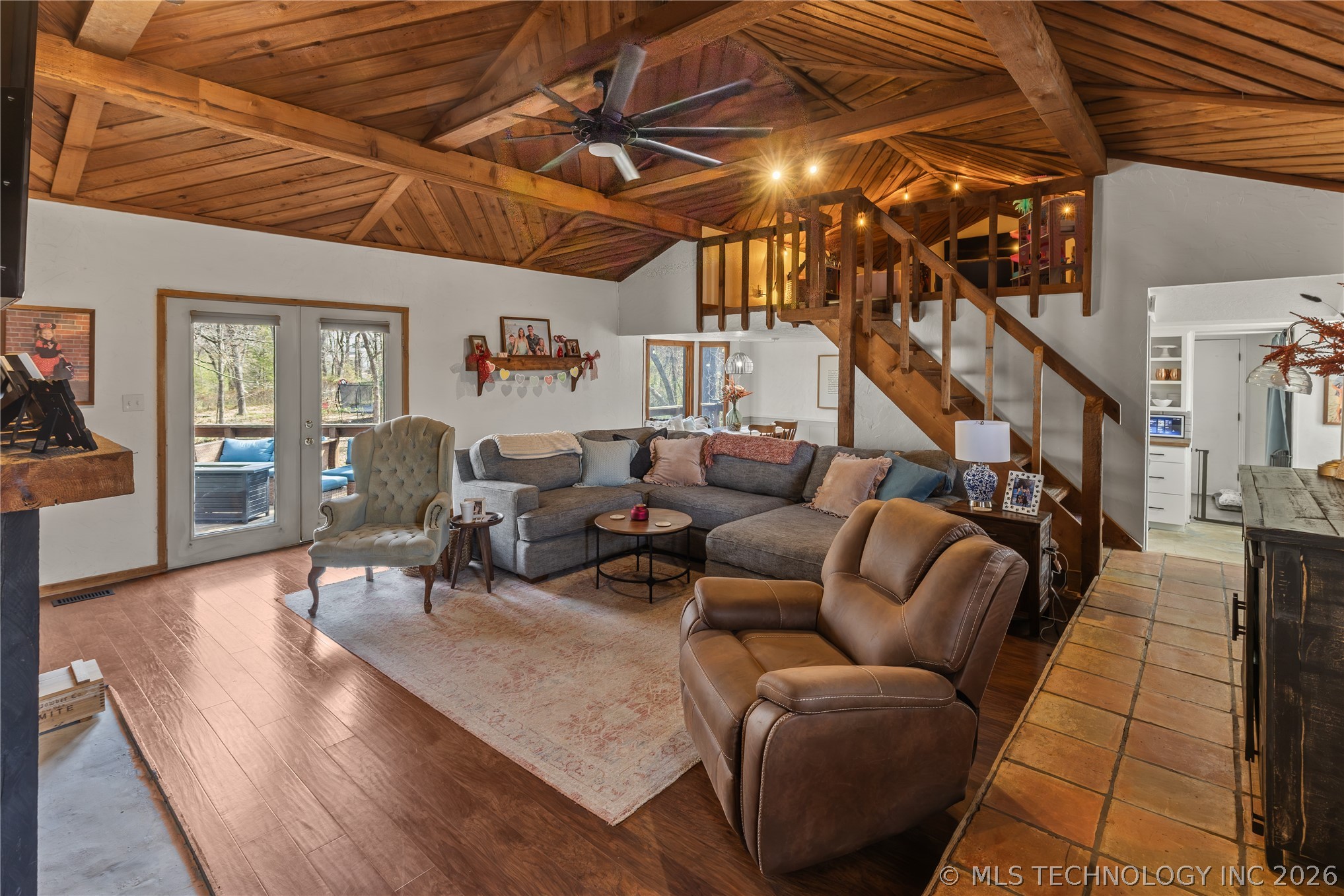 1404 Oakridge Property Photo 5