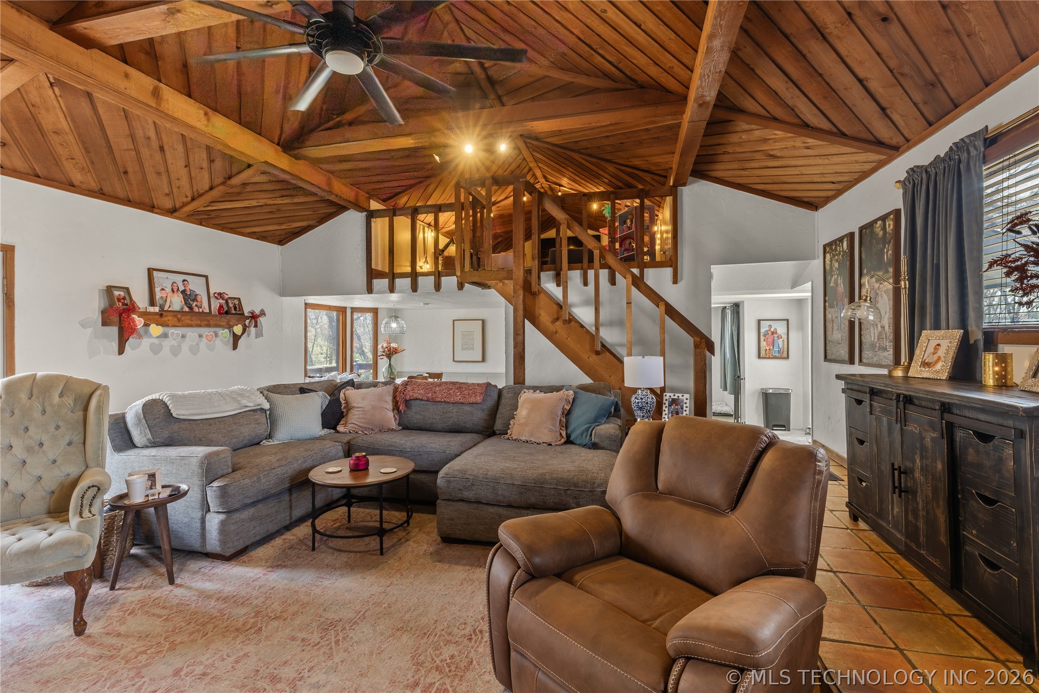 1404 Oakridge Property Photo 6