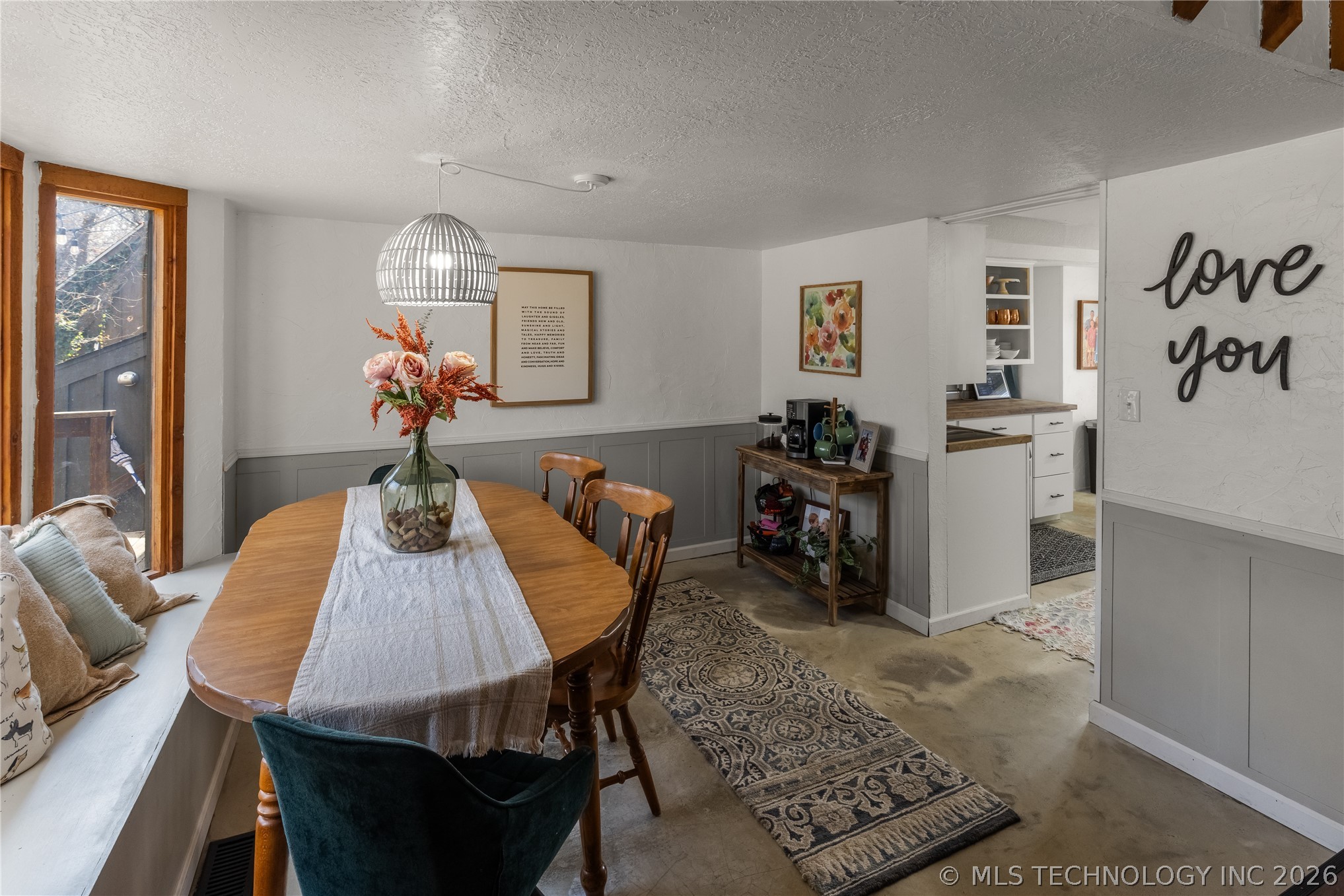 1404 Oakridge Property Photo 12