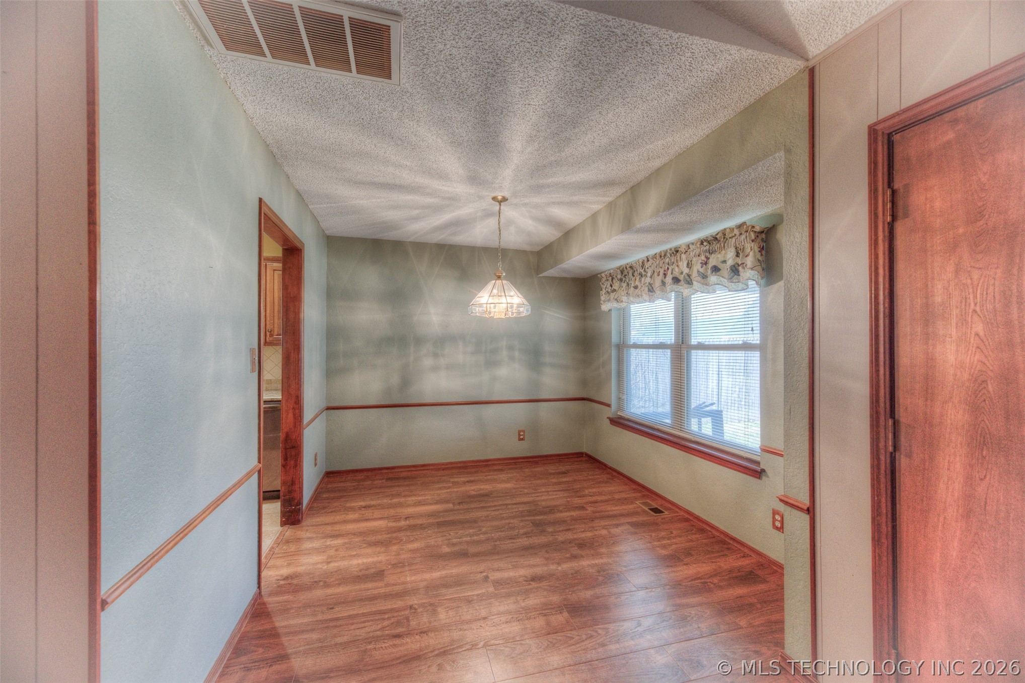 2220 W Memphis Place Property Photo 7