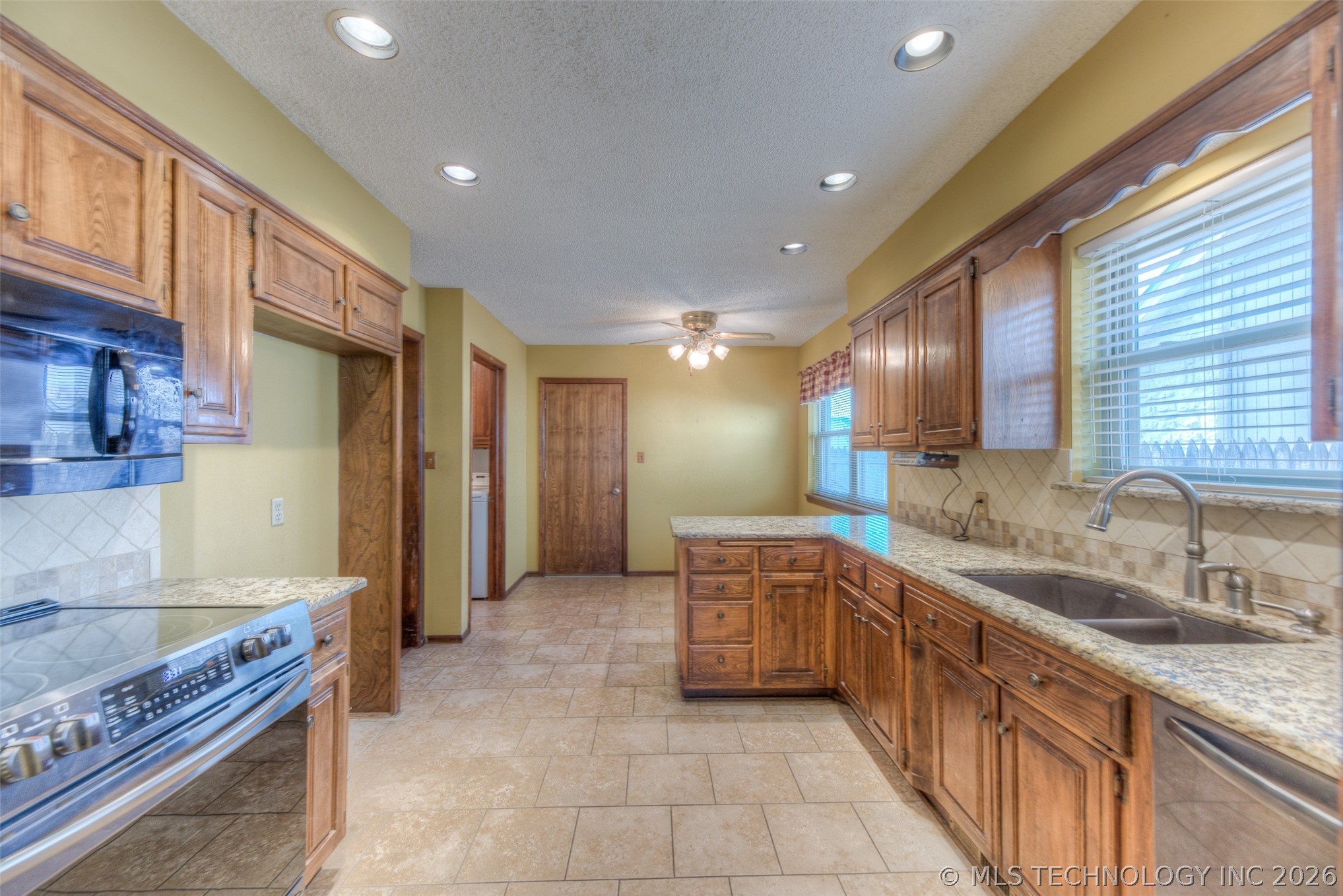 2220 W Memphis Place Property Photo 10