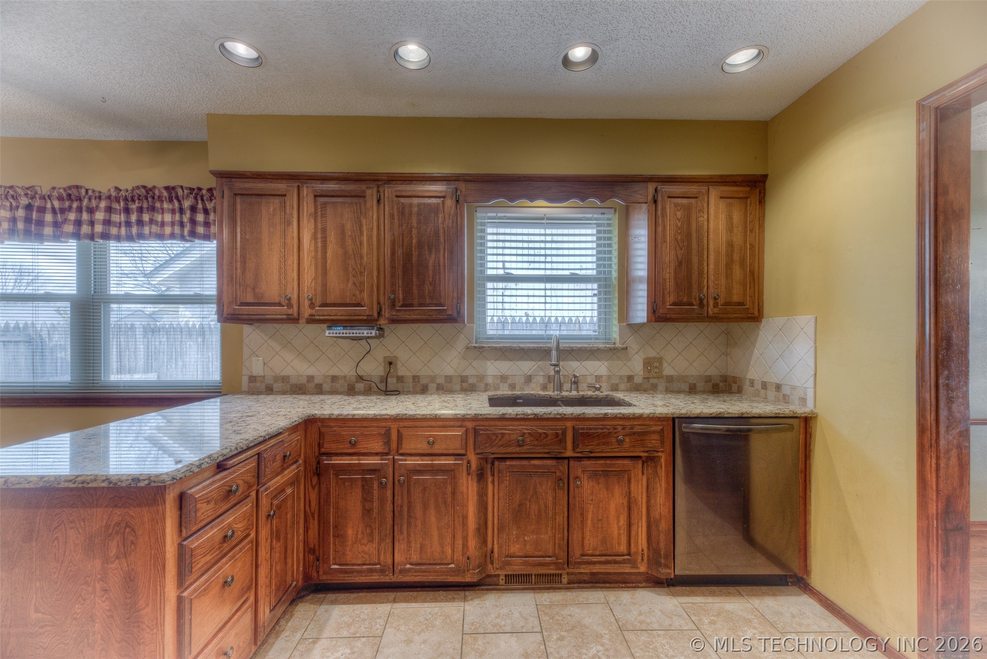 2220 W Memphis Place Property Photo 11