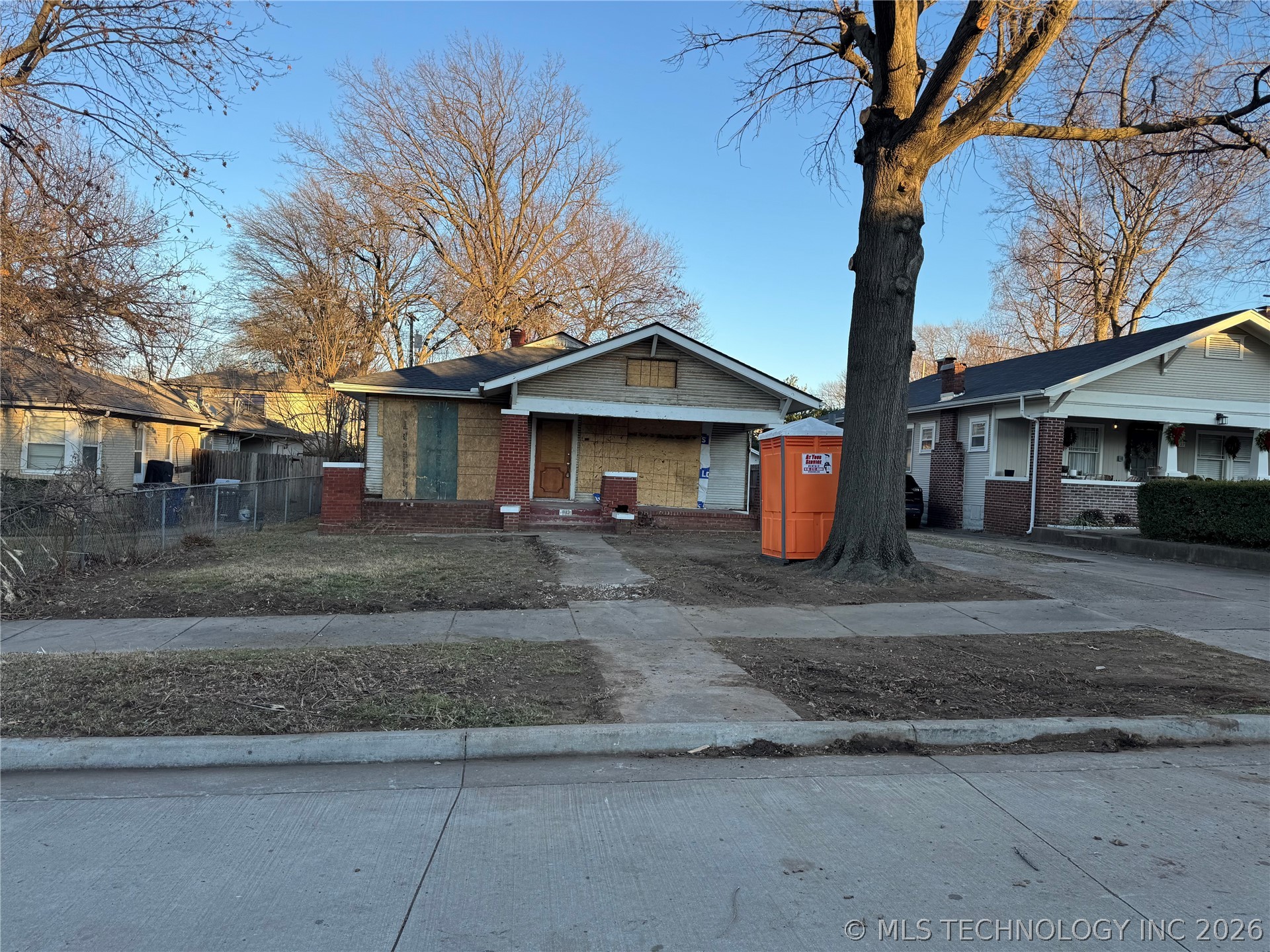 1123 S Newport Avenue Property Photo 1
