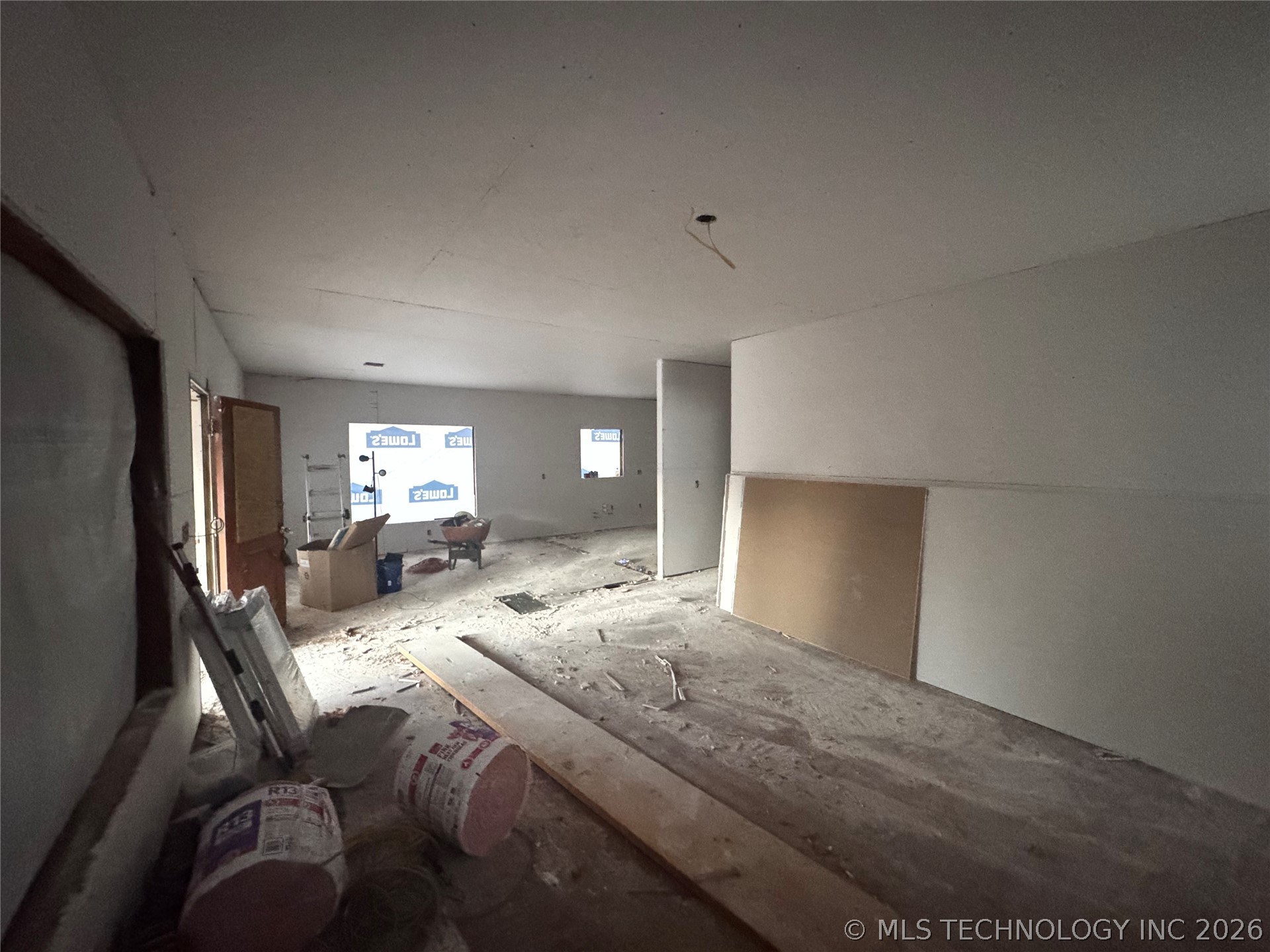 1123 S Newport Avenue Property Photo 4