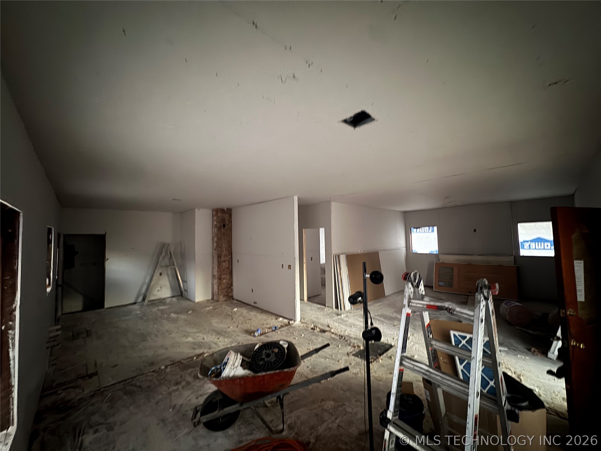 1123 S Newport Avenue Property Photo 5