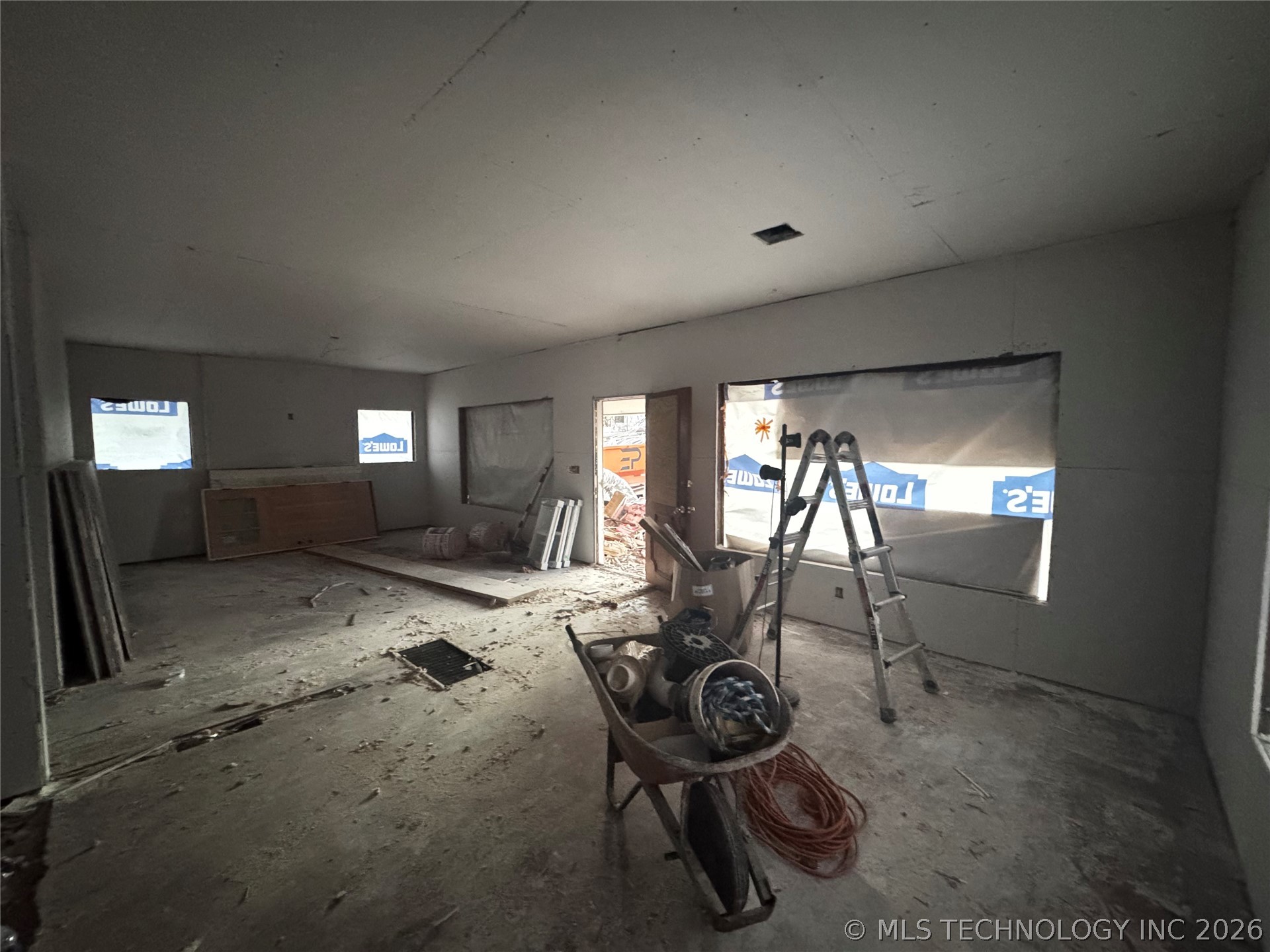 1123 S Newport Avenue Property Photo 7
