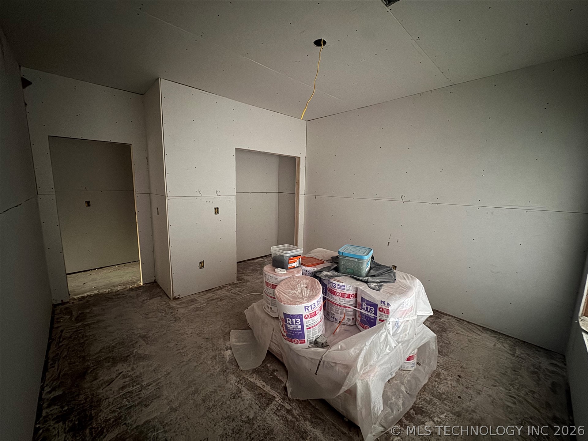 1123 S Newport Avenue Property Photo 9